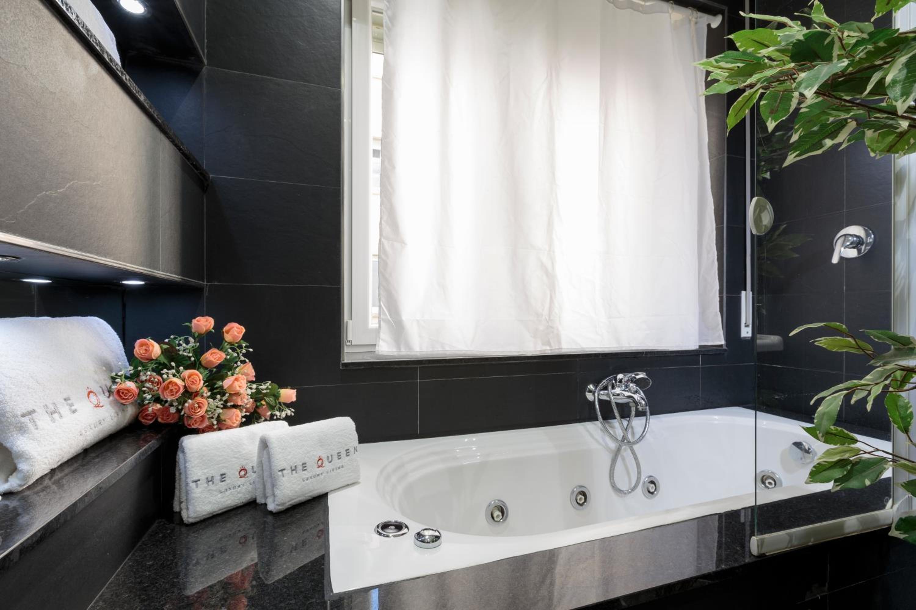 The Queen Luxury Apartments - Villa Cortina