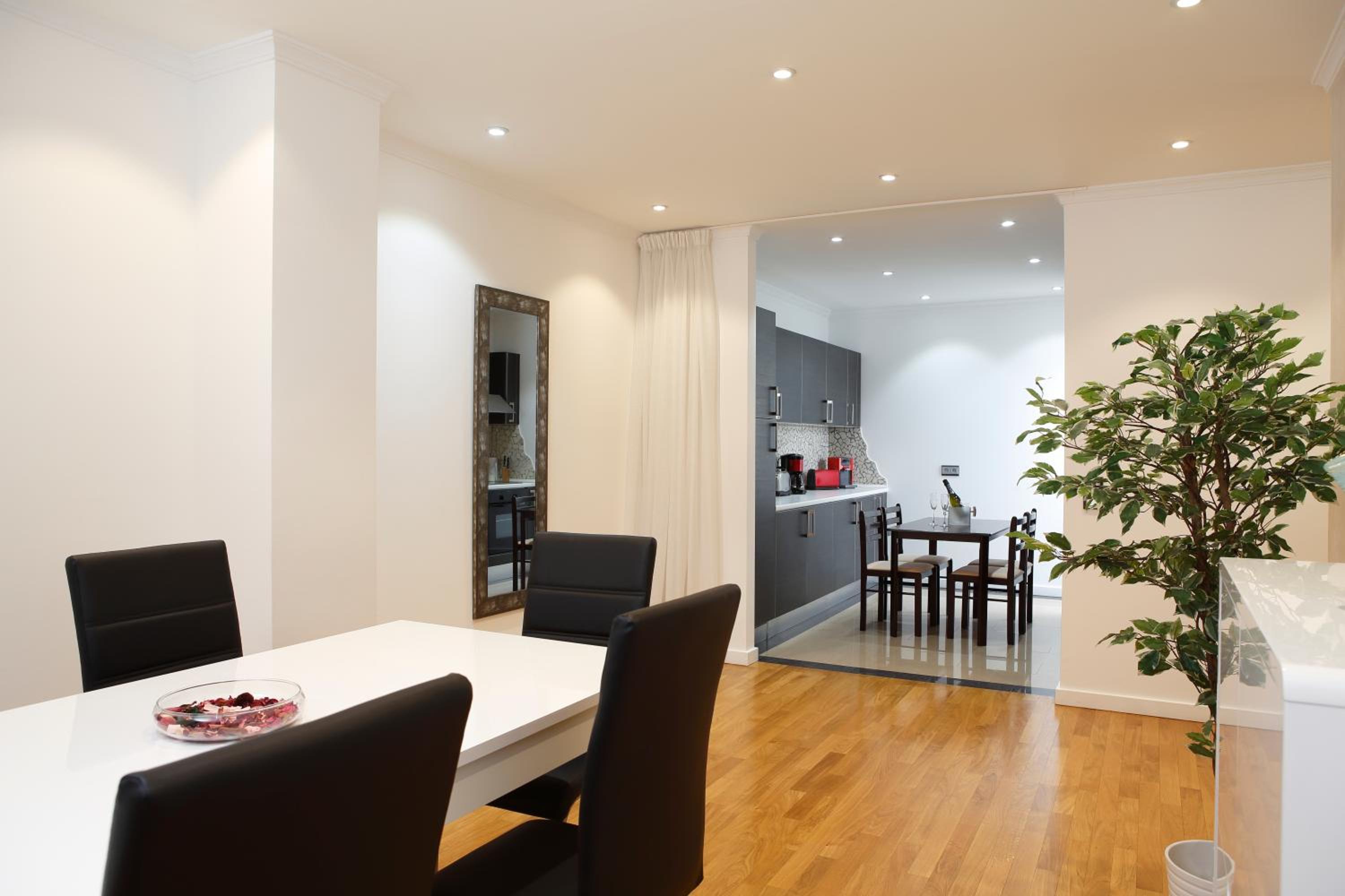 The Queen Luxury Apartments - Villa Cortina