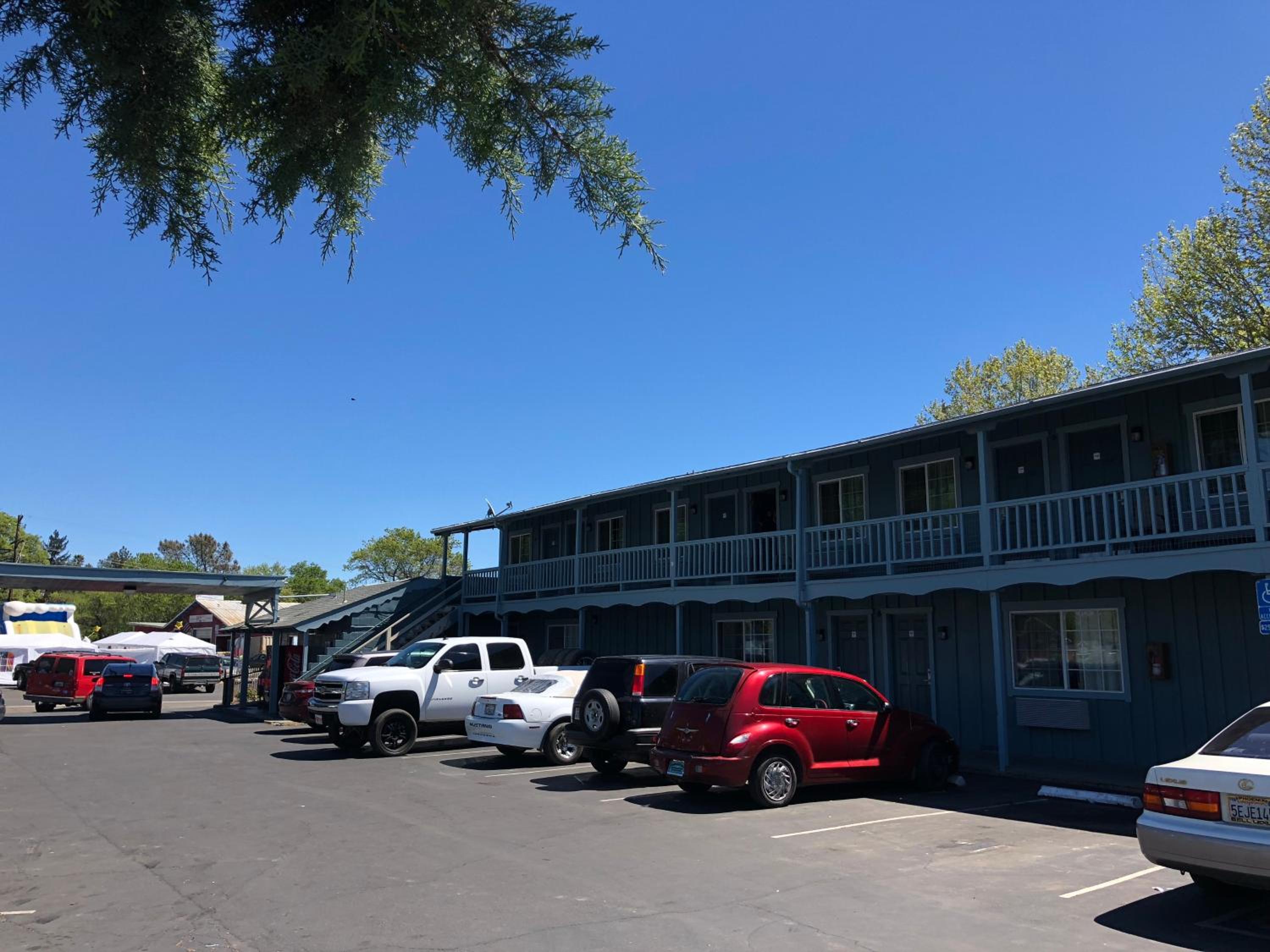Lamplighter Motel Clearlake view 4