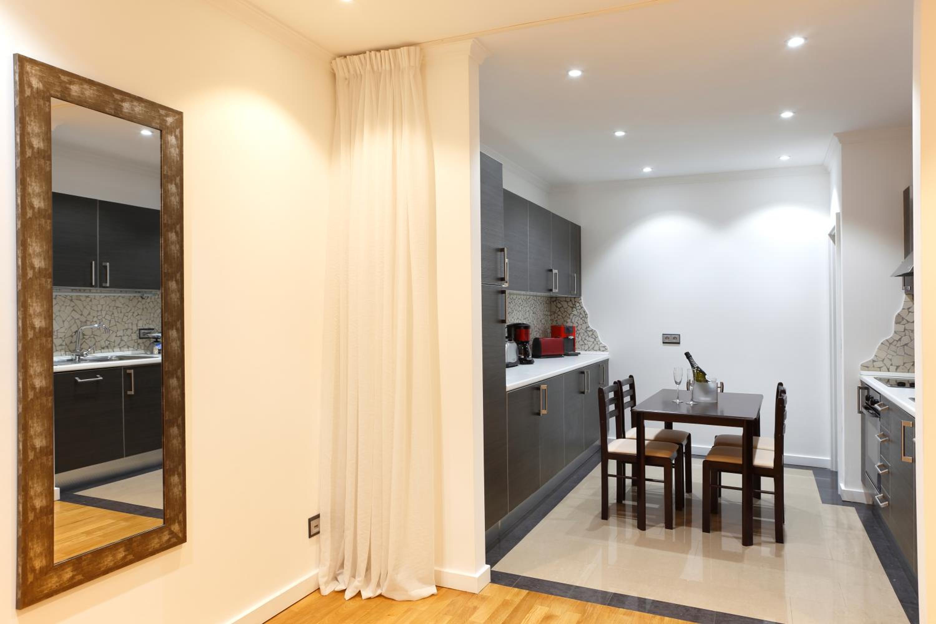 The Queen Luxury Apartments - Villa Cortina