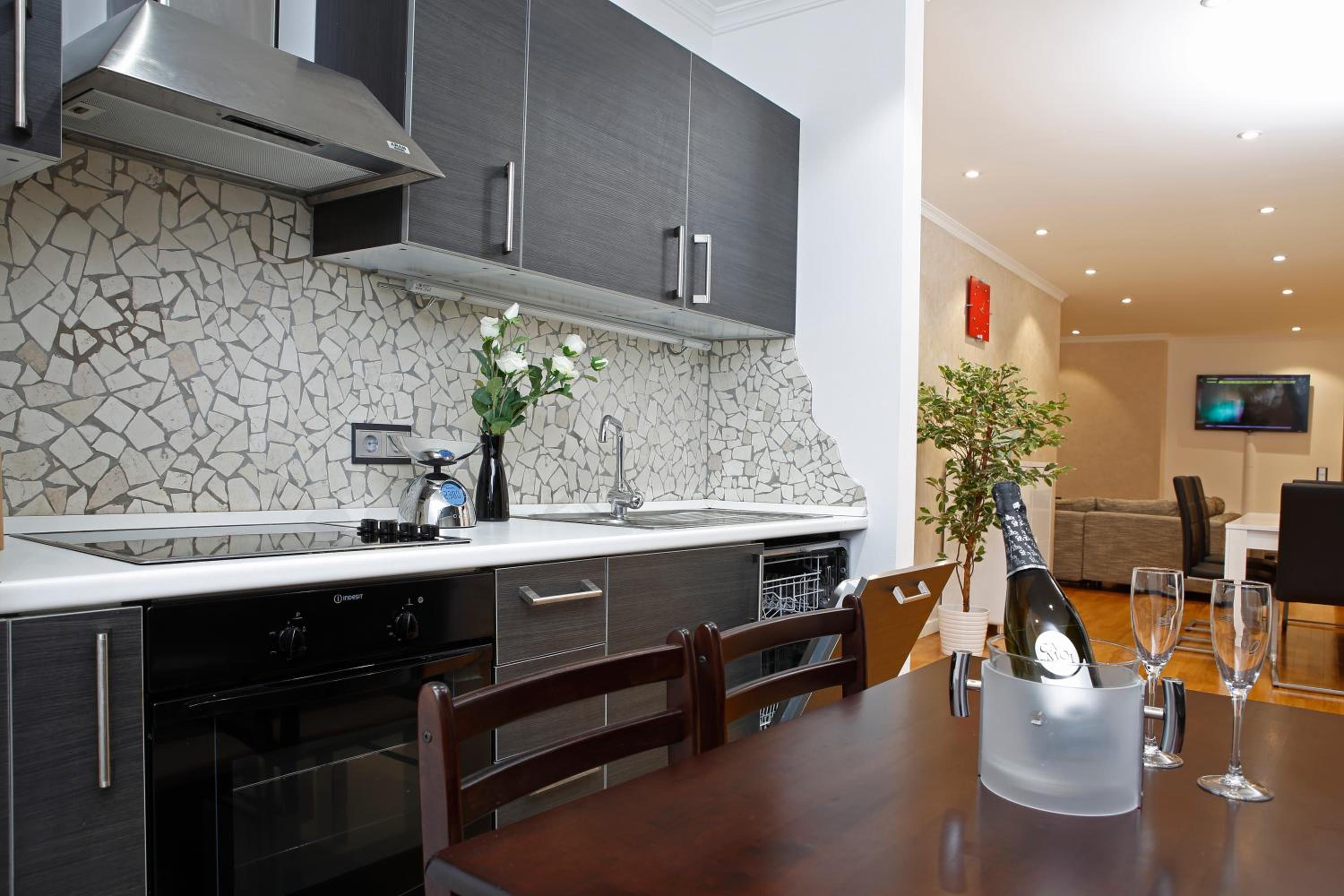The Queen Luxury Apartments - Villa Cortina