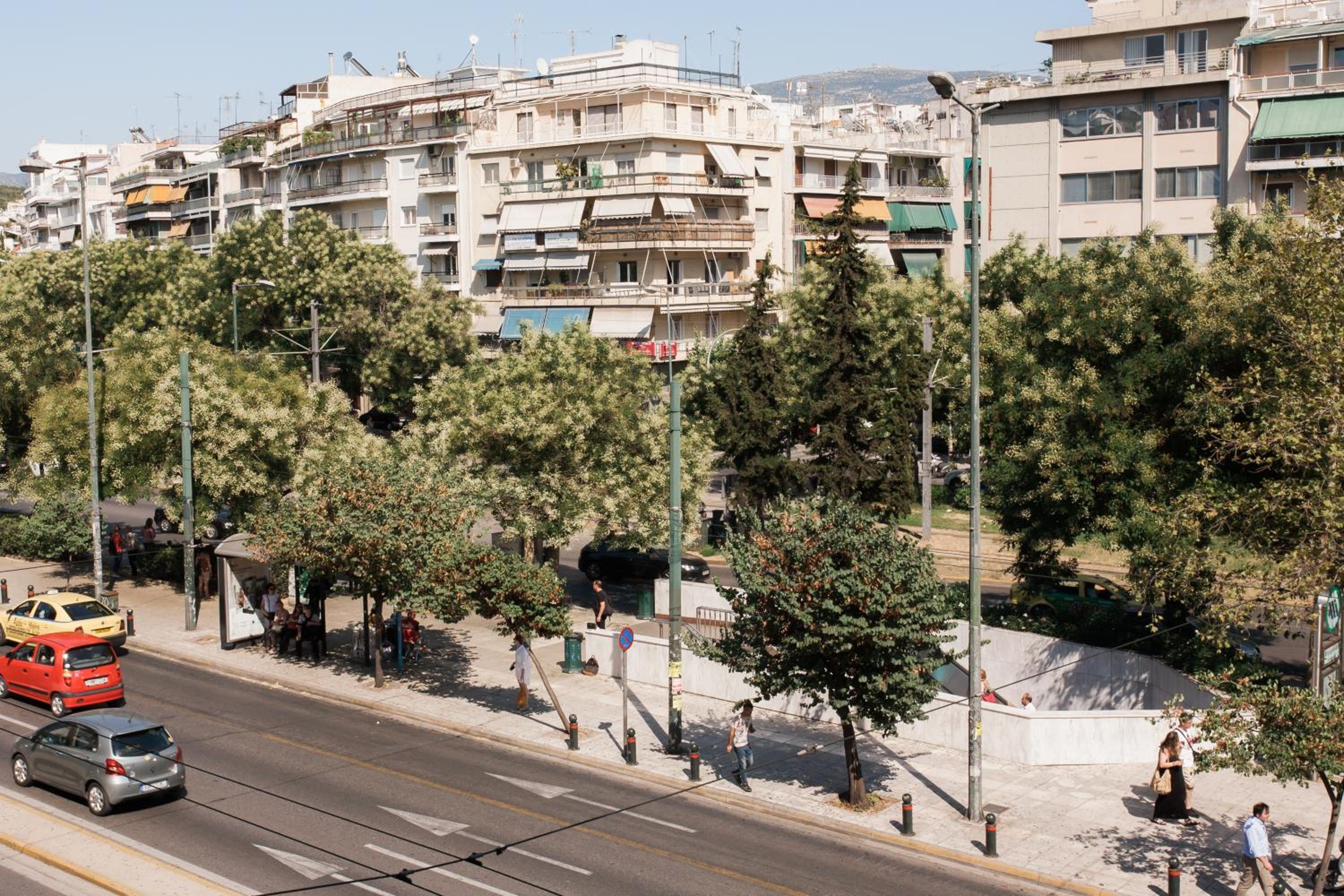 Museum of Modern Art Rooms in apartment, next to metro Suggrou Fix, walk to Acropolis