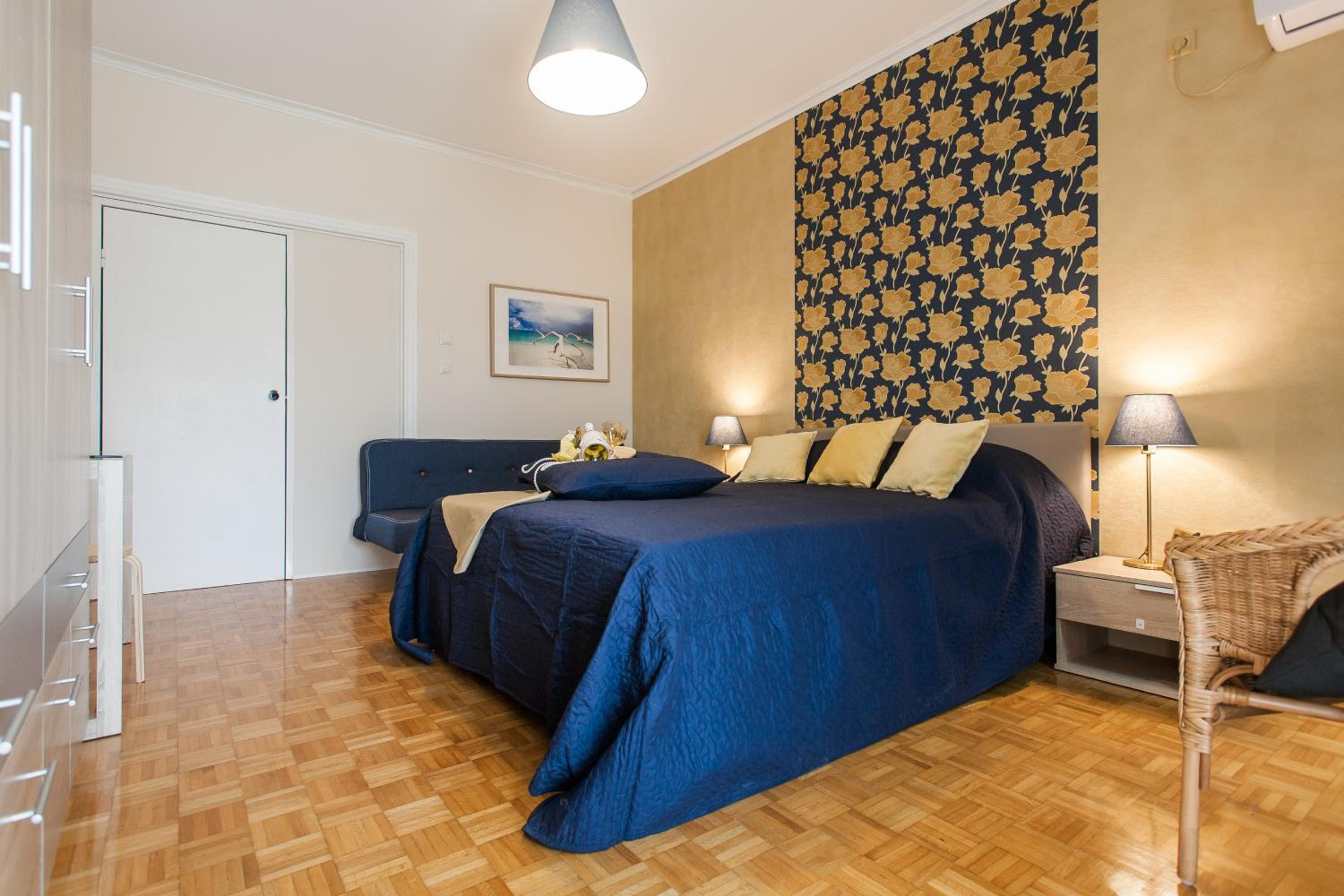 Museum of Modern Art Rooms in apartment, next to metro Suggrou Fix, walk to Acropolis