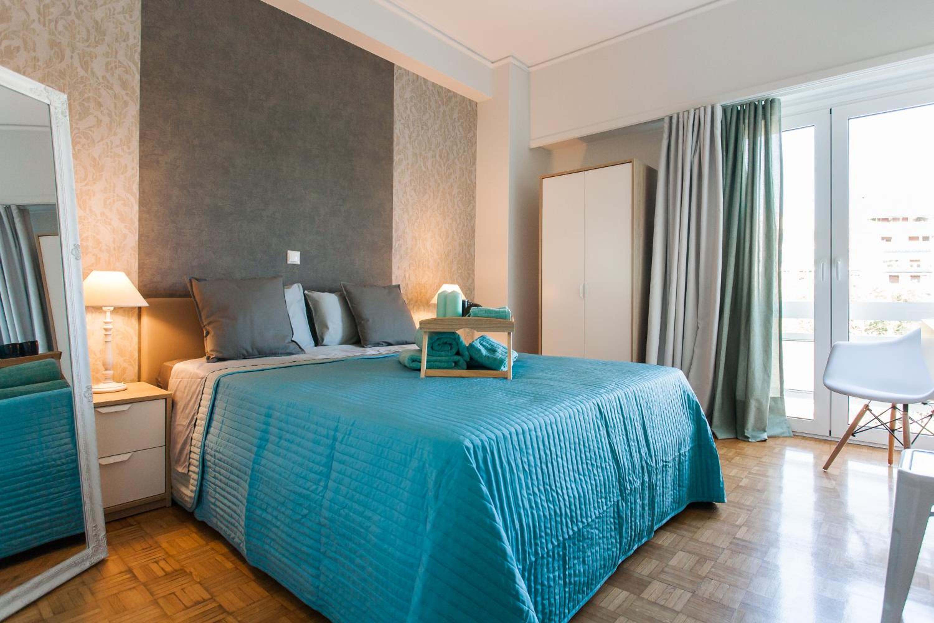 Museum of Modern Art Rooms in apartment, next to metro Suggrou Fix, walk to Acropolis