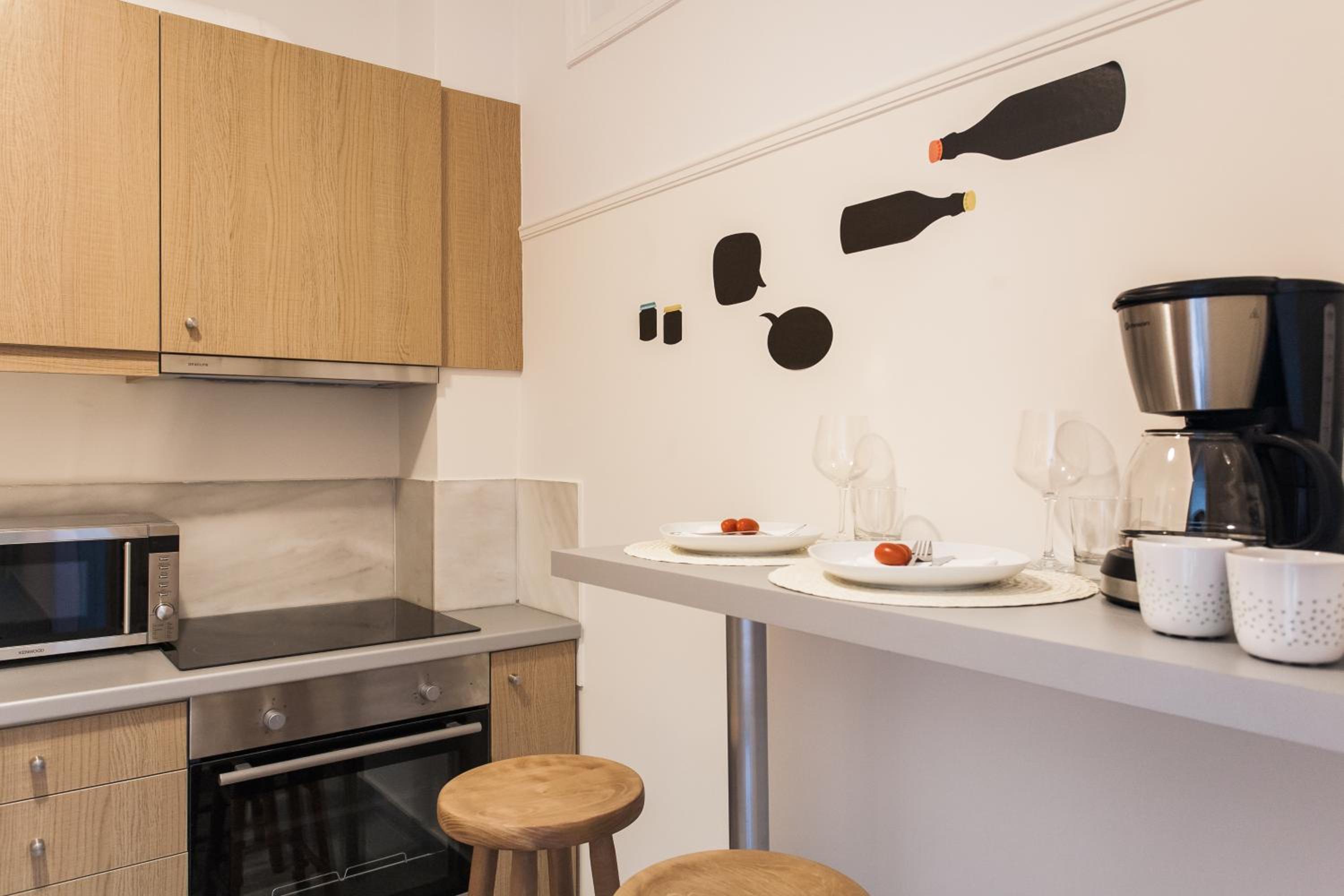 Museum of Modern Art Rooms in apartment, next to metro Suggrou Fix, walk to Acropolis