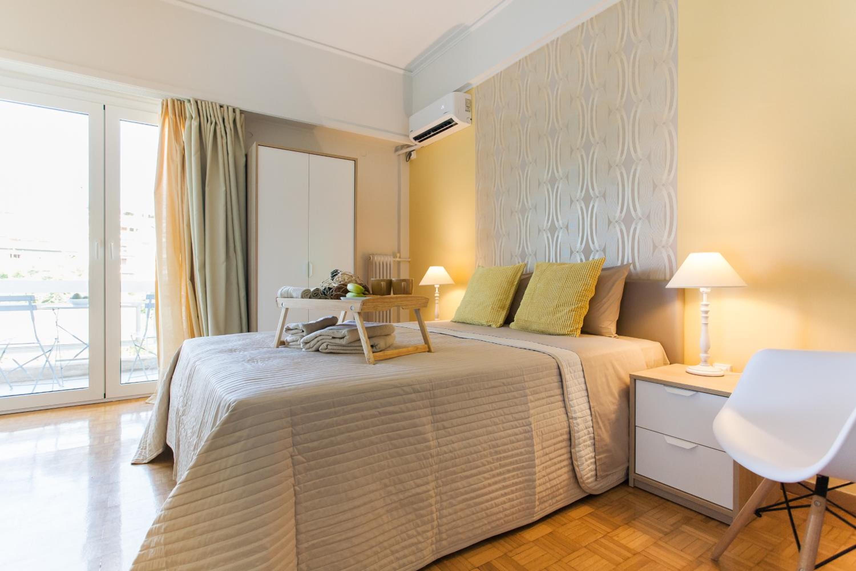 Museum of Modern Art Rooms in apartment, next to metro Suggrou Fix, walk to Acropolis