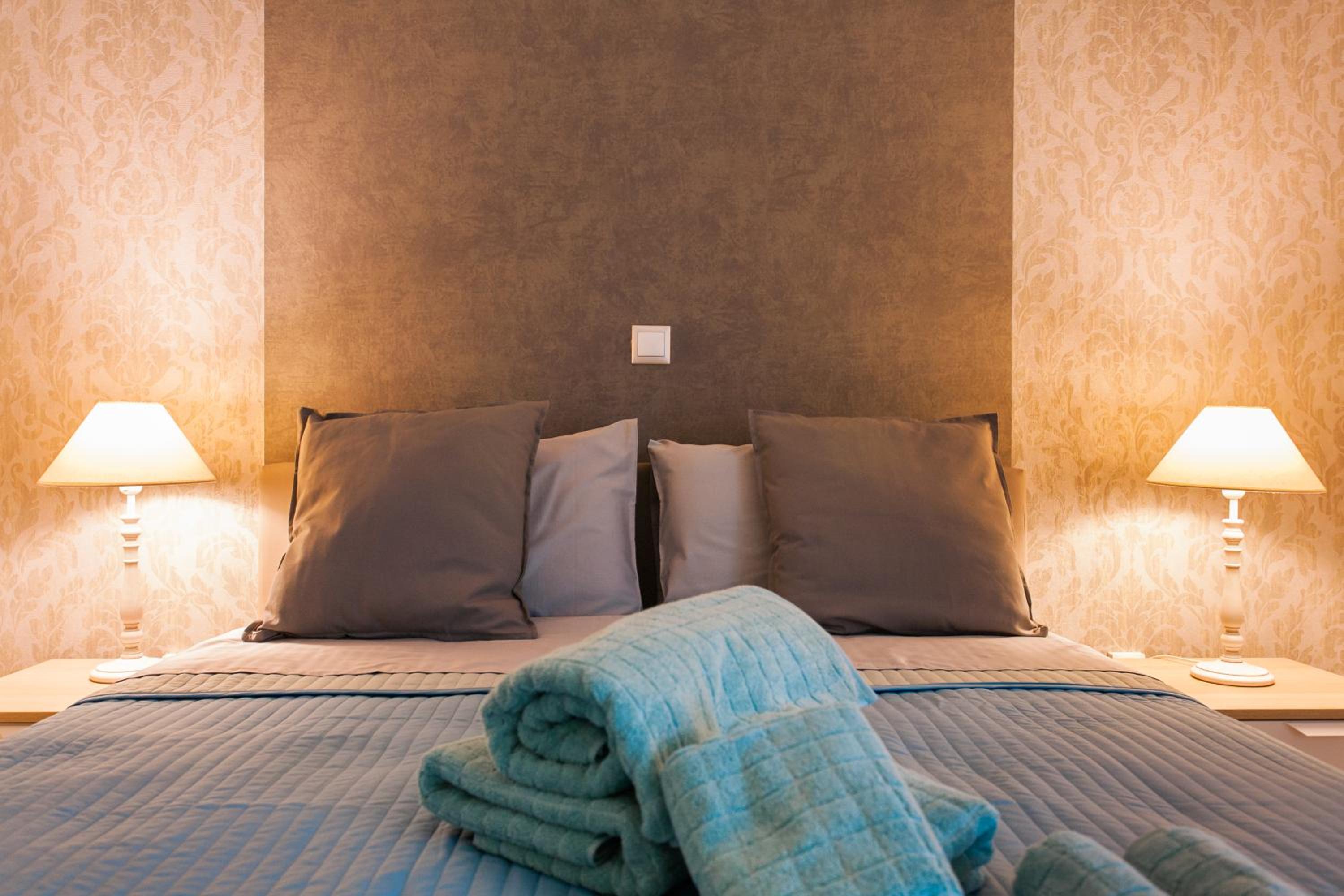Museum of Modern Art Rooms in apartment, next to metro Suggrou Fix, walk to Acropolis