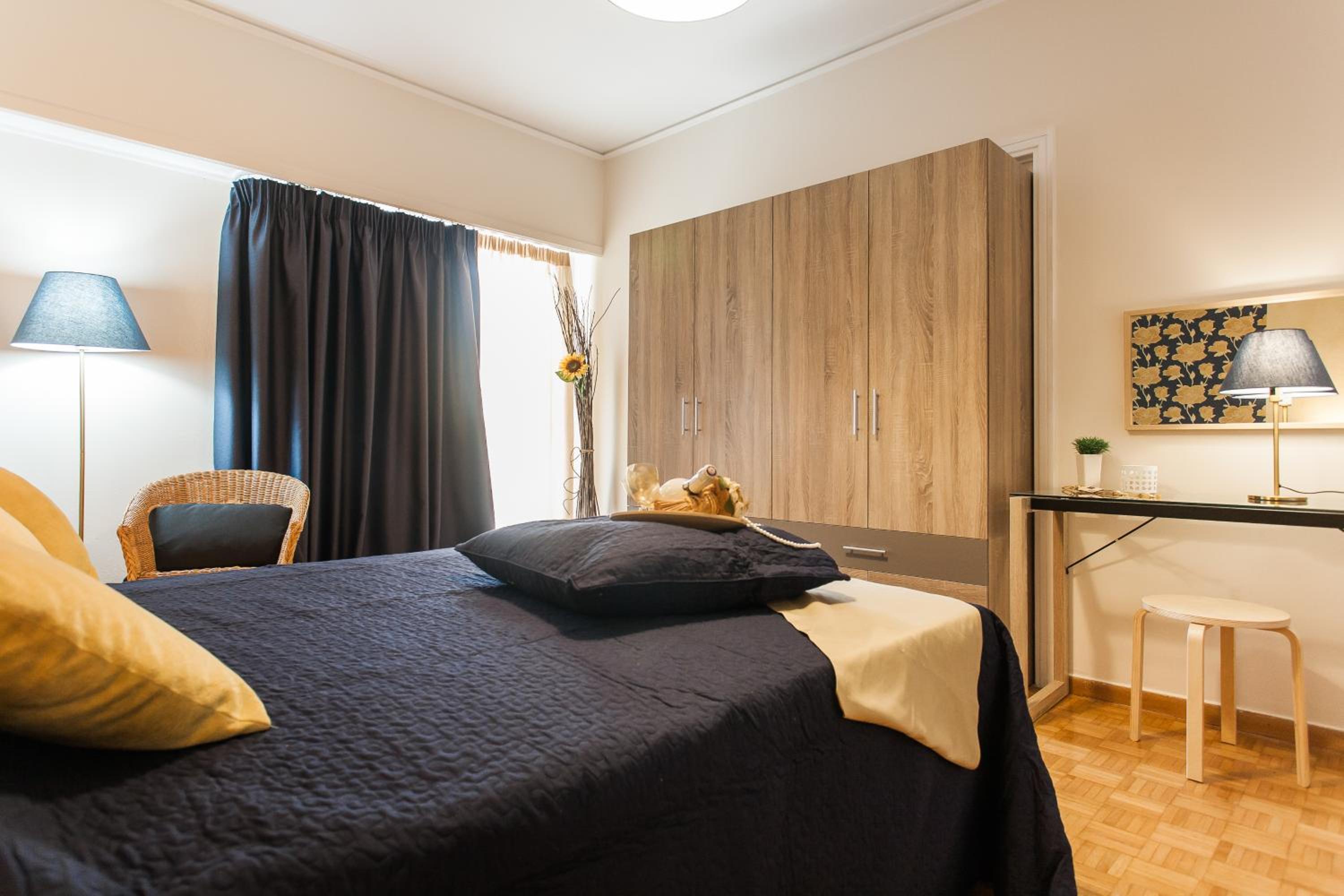 Museum of Modern Art Rooms in apartment, next to metro Suggrou Fix, walk to Acropolis