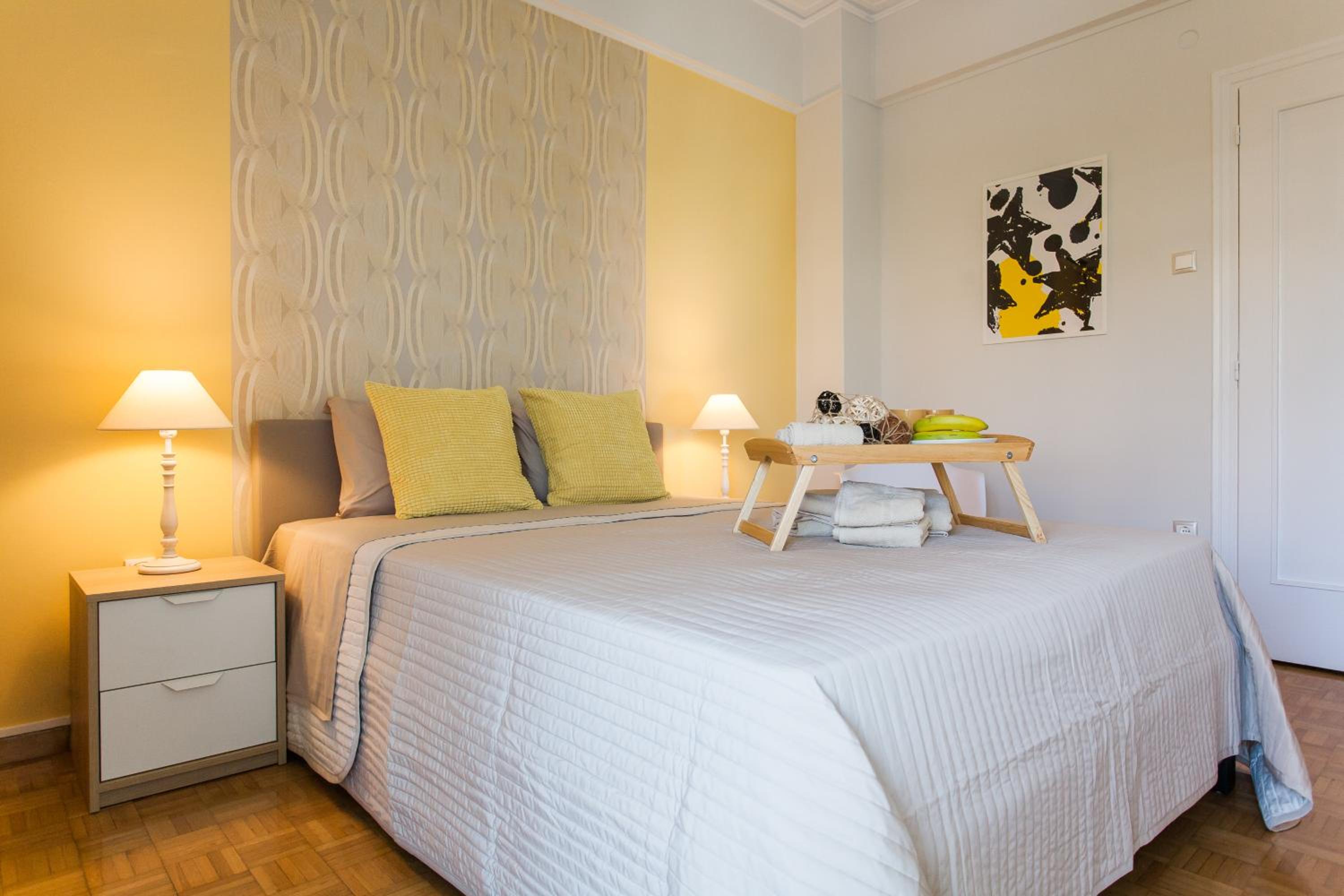 Museum of Modern Art Rooms in apartment, next to metro Suggrou Fix, walk to Acropolis