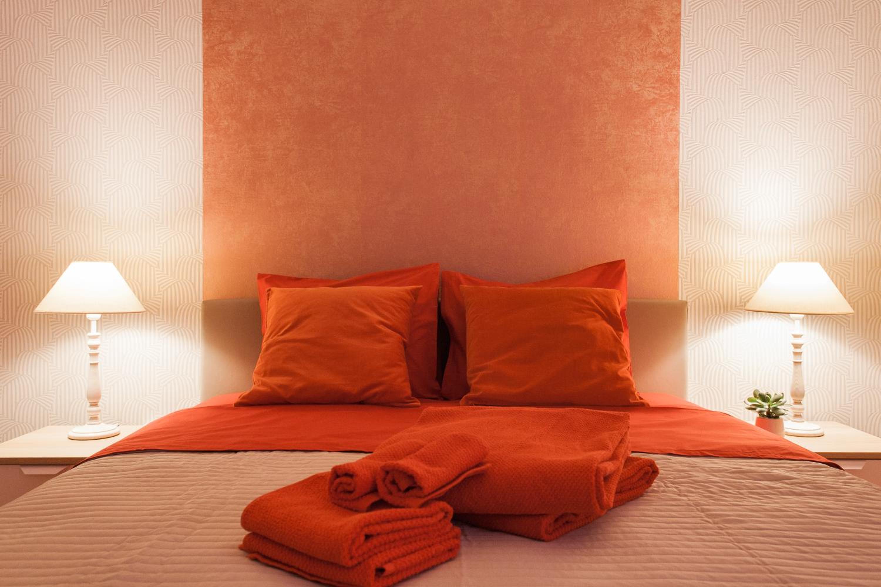 Museum of Modern Art Rooms in apartment, next to metro Suggrou Fix, walk to Acropolis