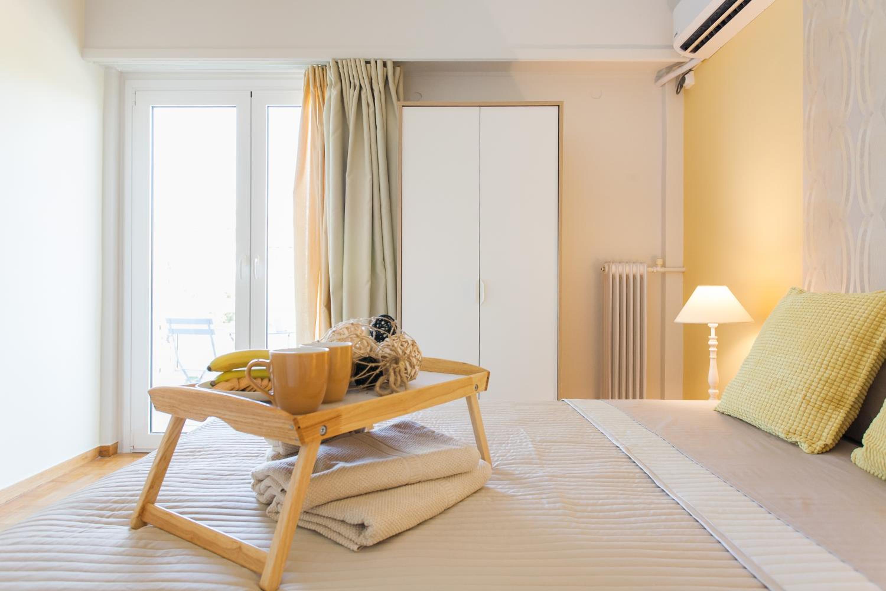 Museum of Modern Art Rooms in apartment, next to metro Suggrou Fix, walk to Acropolis
