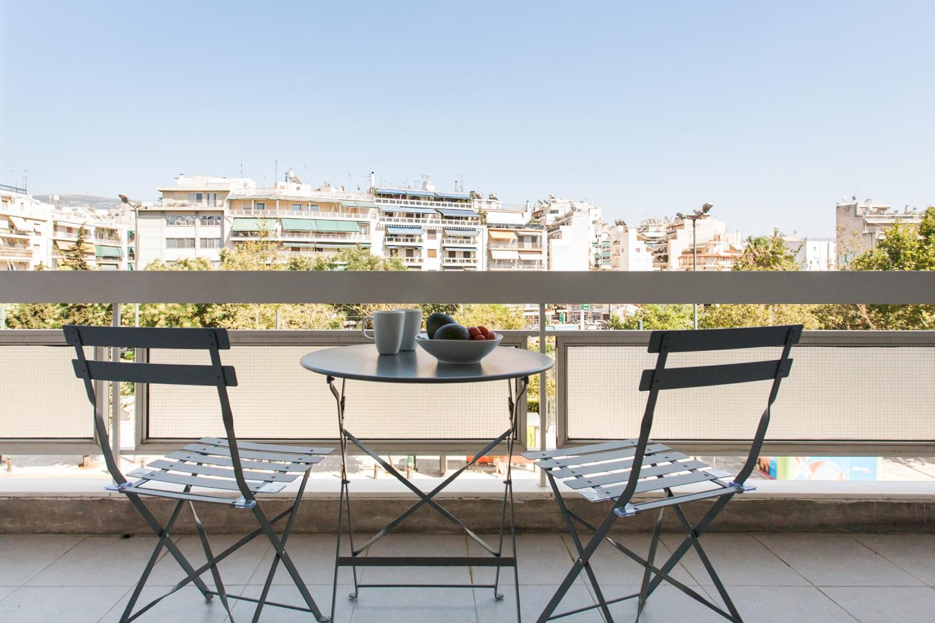 Museum of Modern Art Rooms in apartment, next to metro Suggrou Fix, walk to Acropolis