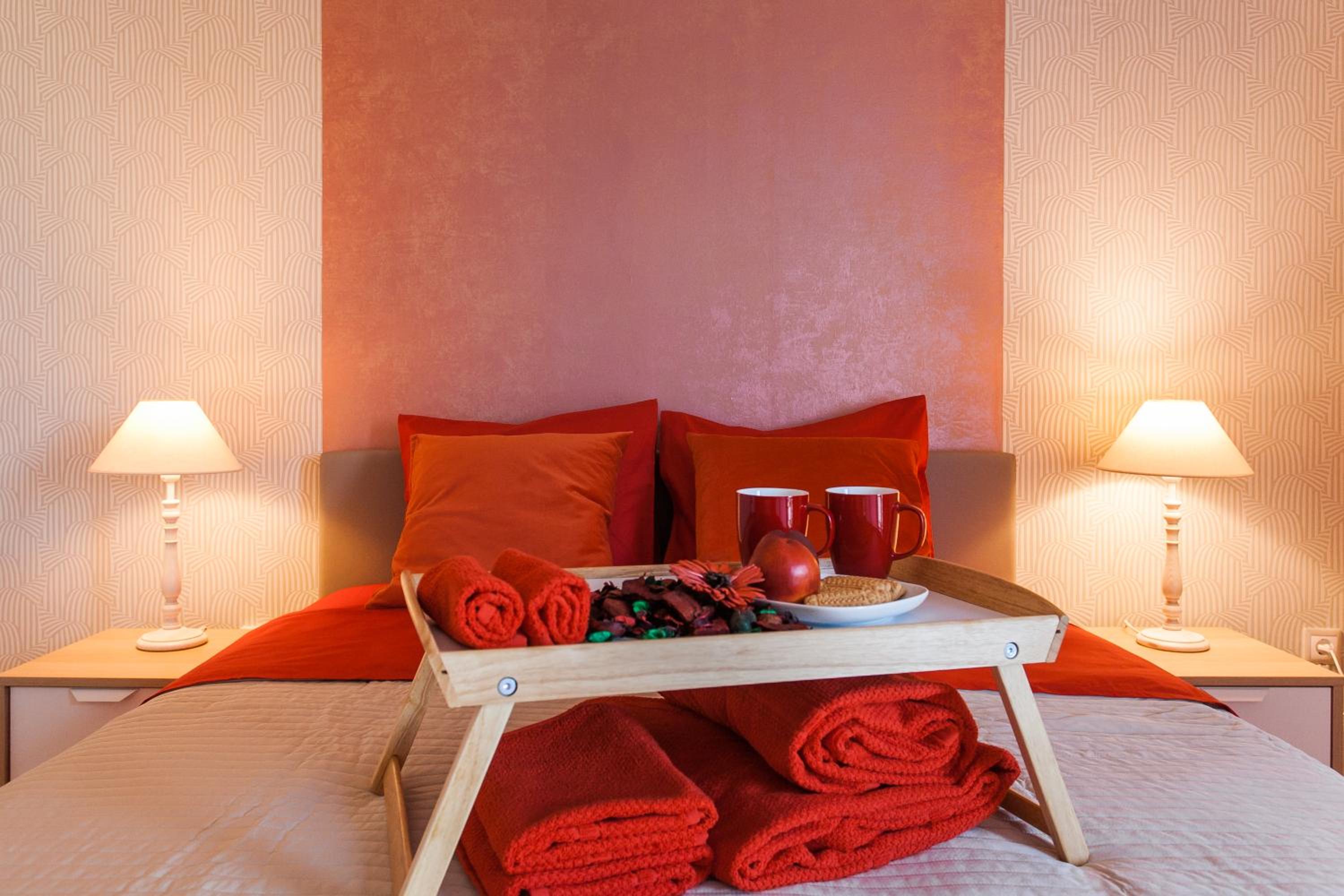 Museum of Modern Art Rooms in apartment, next to metro Suggrou Fix, walk to Acropolis