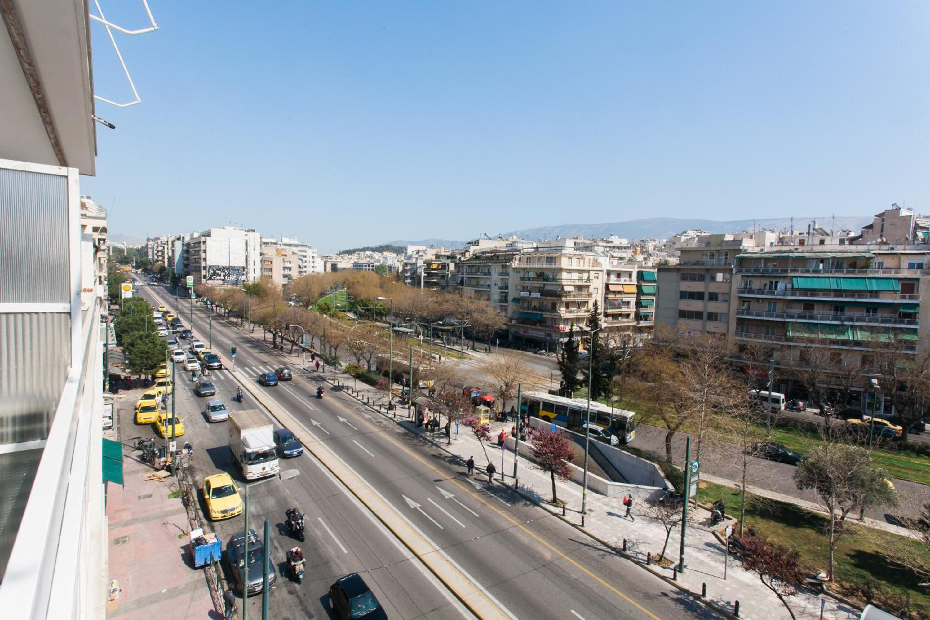 Museum of Modern Art Rooms in apartment, next to metro Suggrou Fix, walk to Acropolis