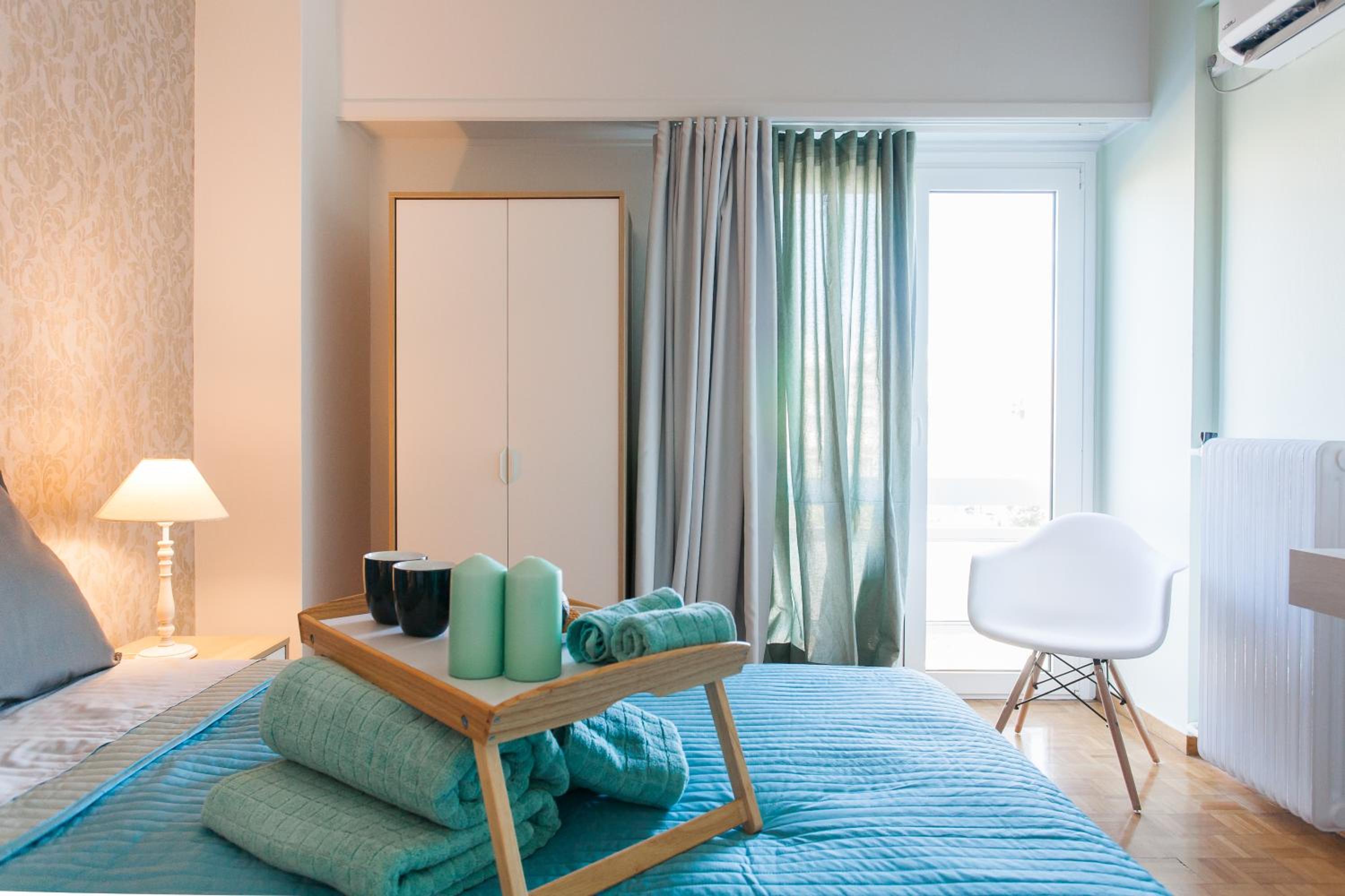 Museum of Modern Art Rooms in apartment, next to metro Suggrou Fix, walk to Acropolis