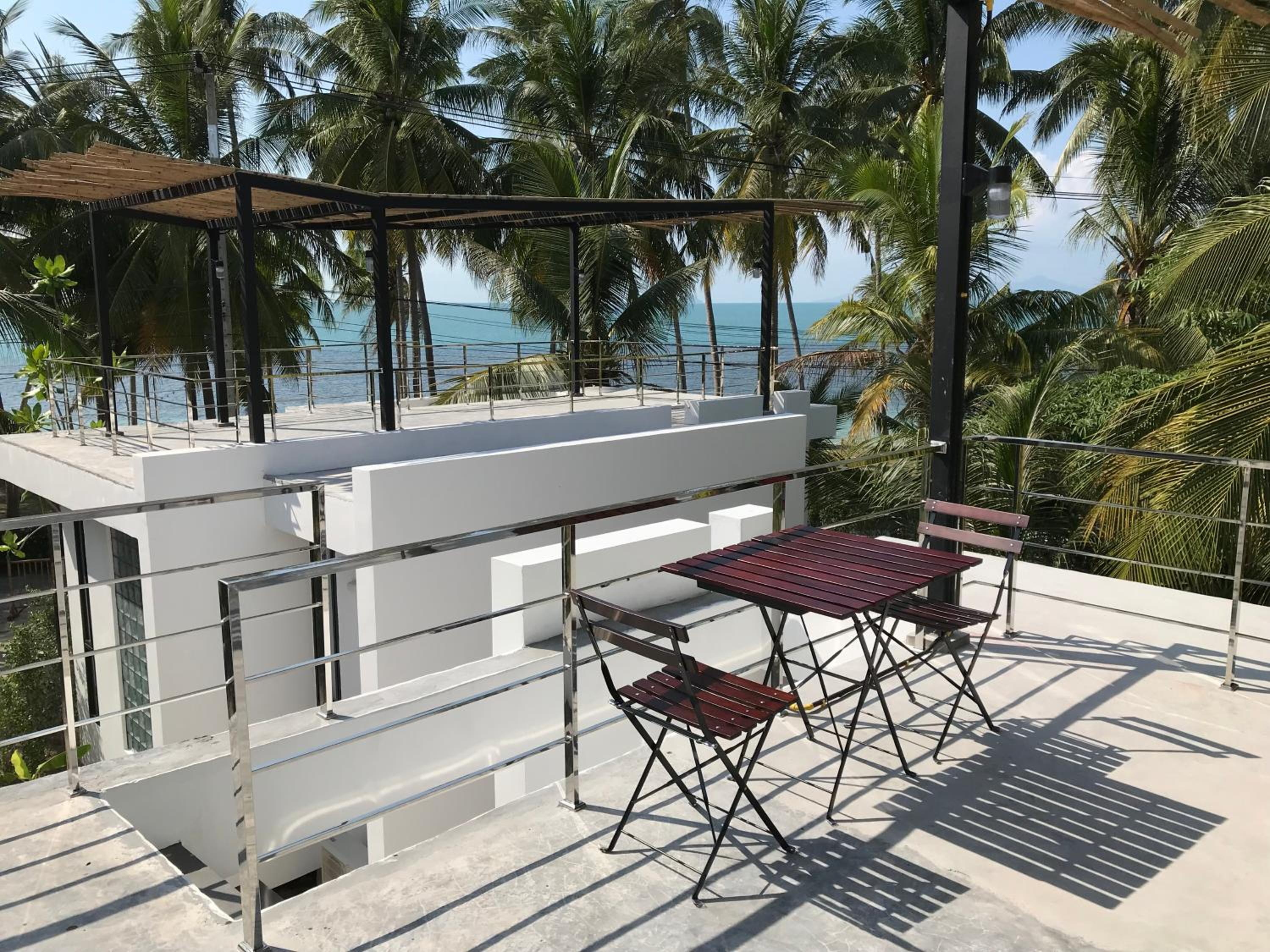 Lennon Maison view 5