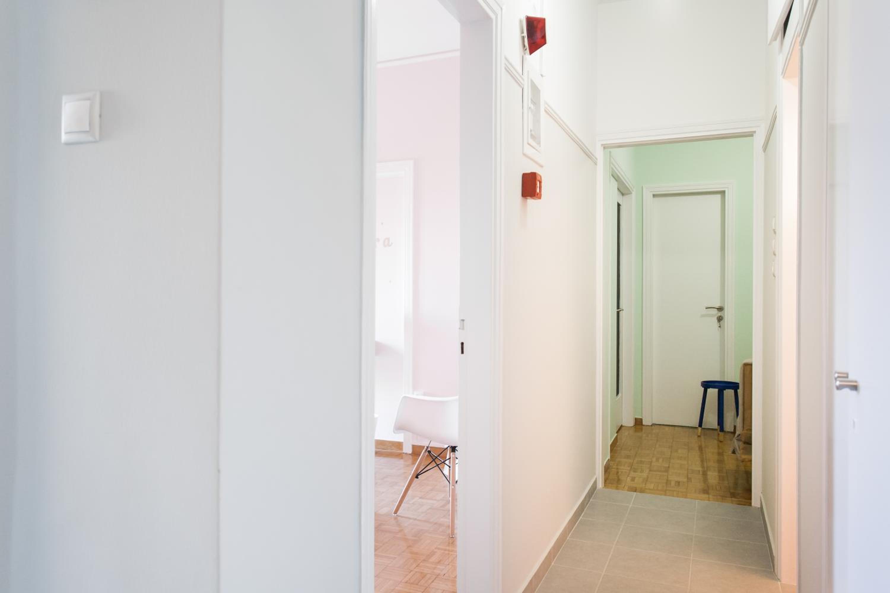 Museum of Modern Art Rooms in apartment, next to metro Suggrou Fix, walk to Acropolis