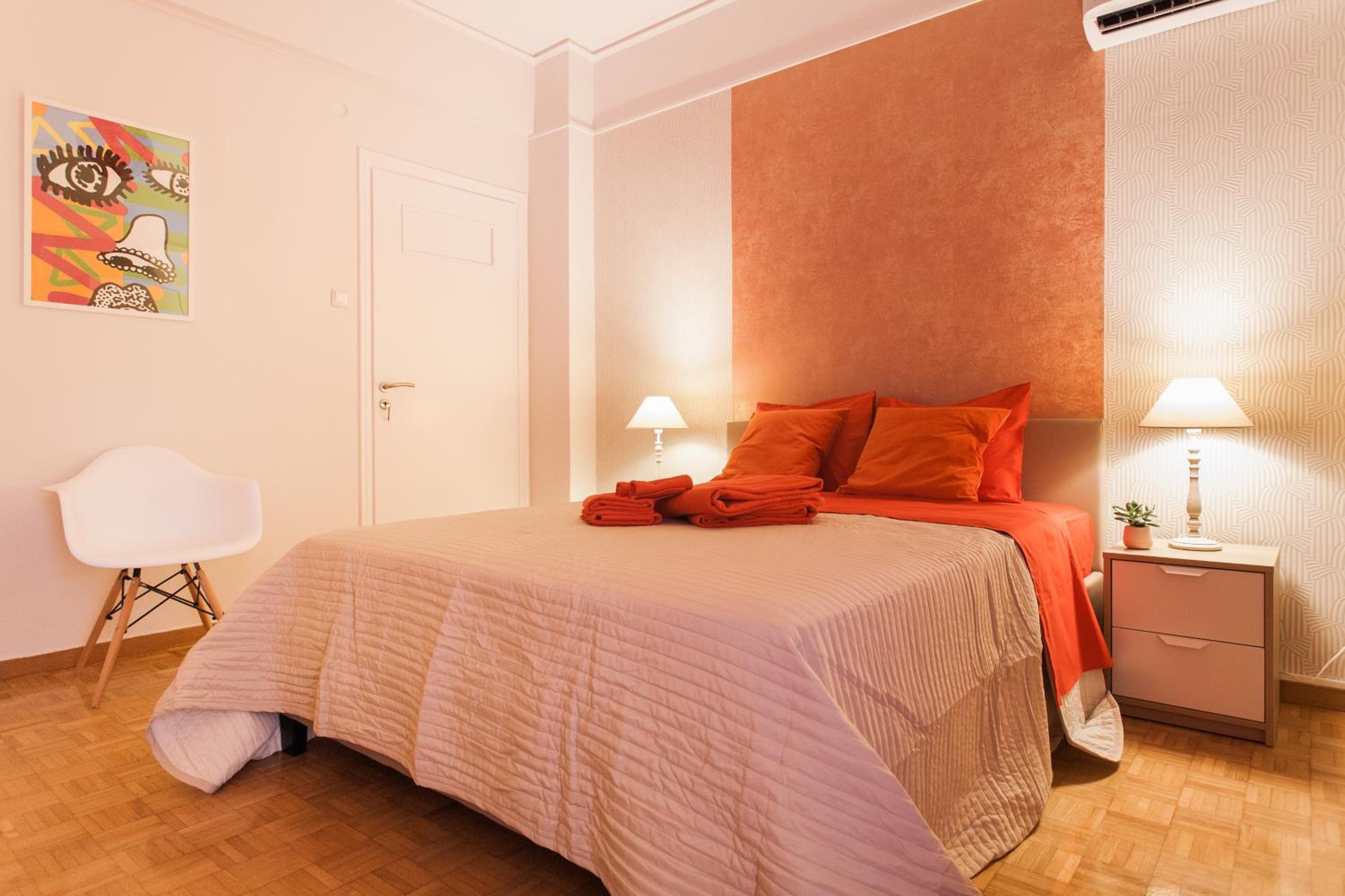 Museum of Modern Art Rooms in apartment, next to metro Suggrou Fix, walk to Acropolis
