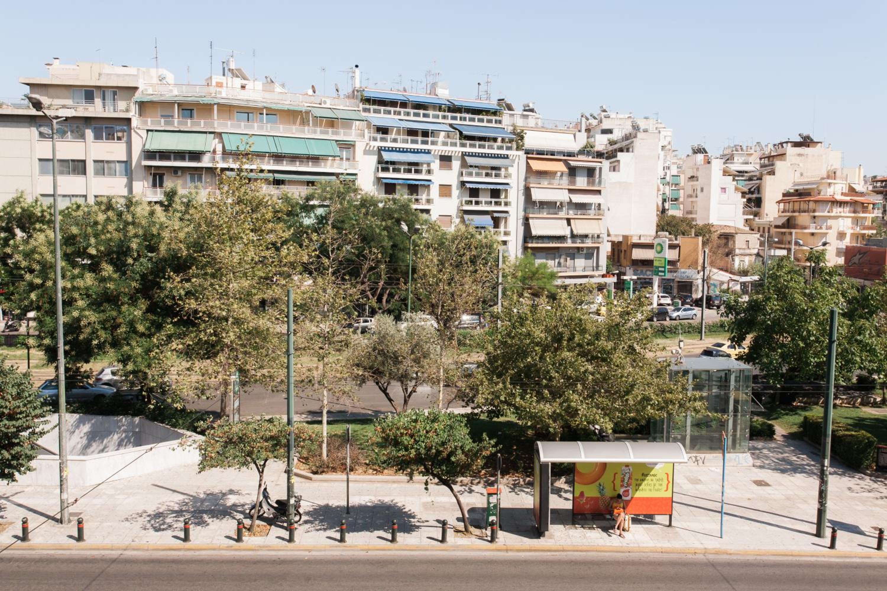 Museum of Modern Art Rooms in apartment, next to metro Suggrou Fix, walk to Acropolis