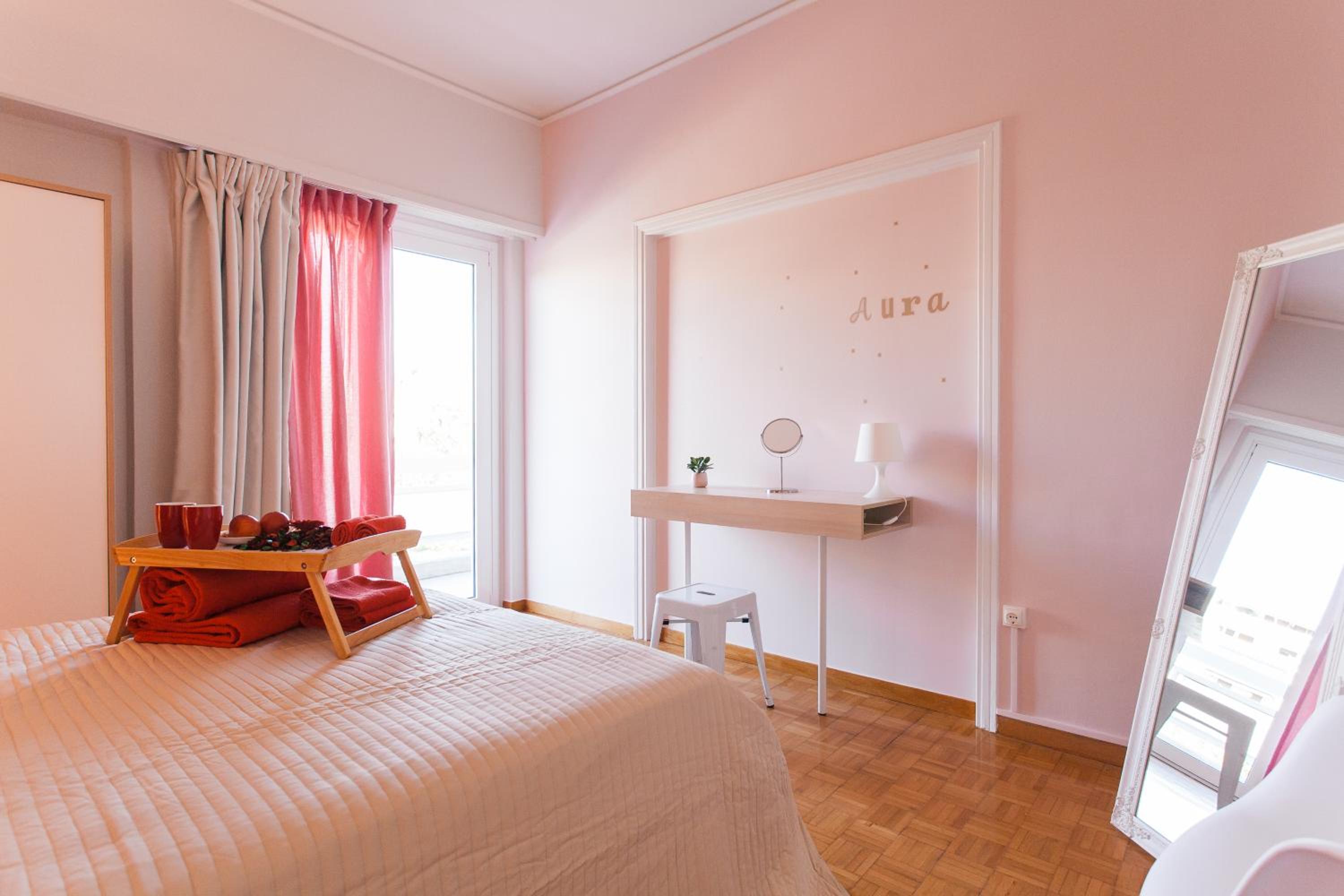 Museum of Modern Art Rooms in apartment, next to metro Suggrou Fix, walk to Acropolis