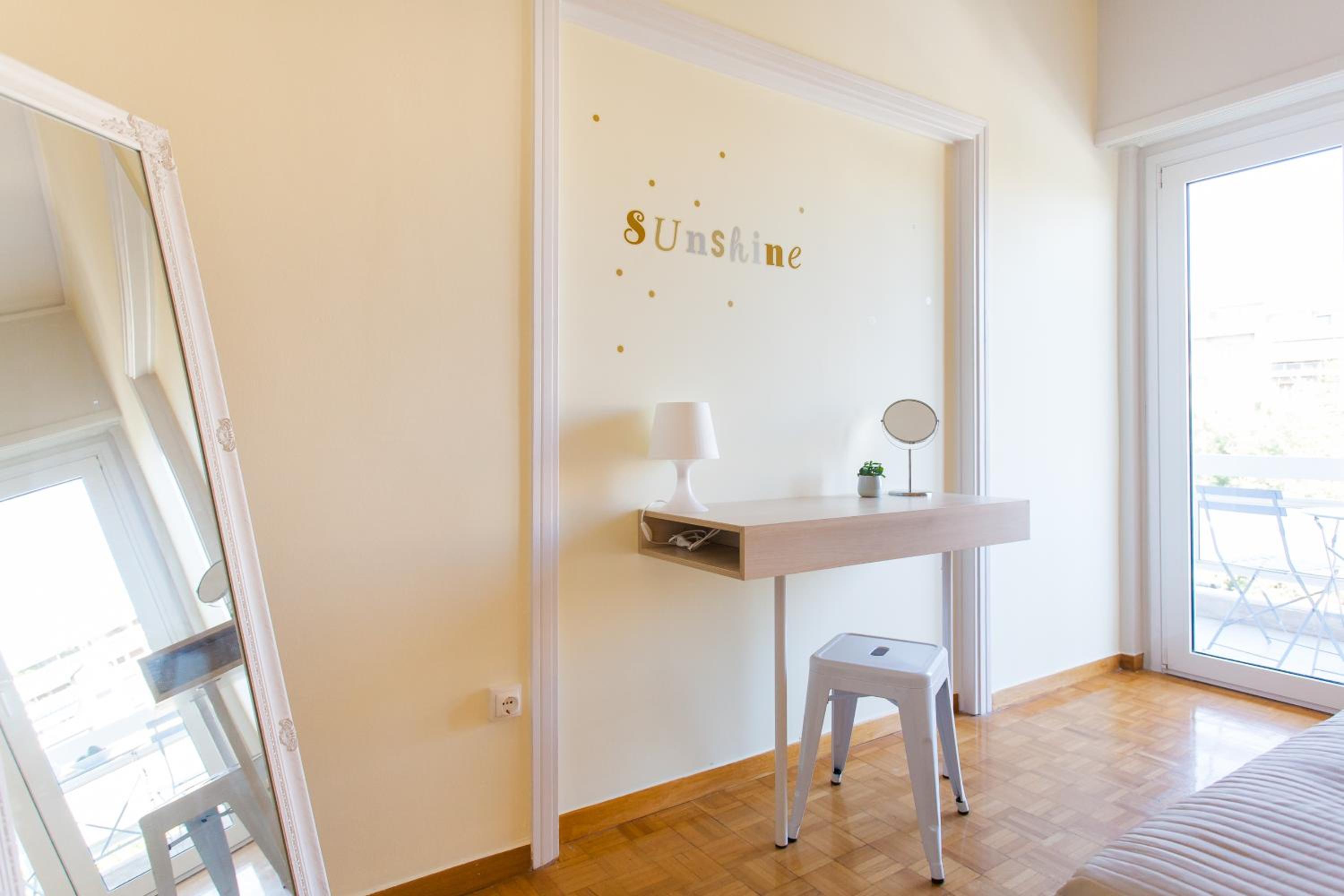 Museum of Modern Art Rooms in apartment, next to metro Suggrou Fix, walk to Acropolis