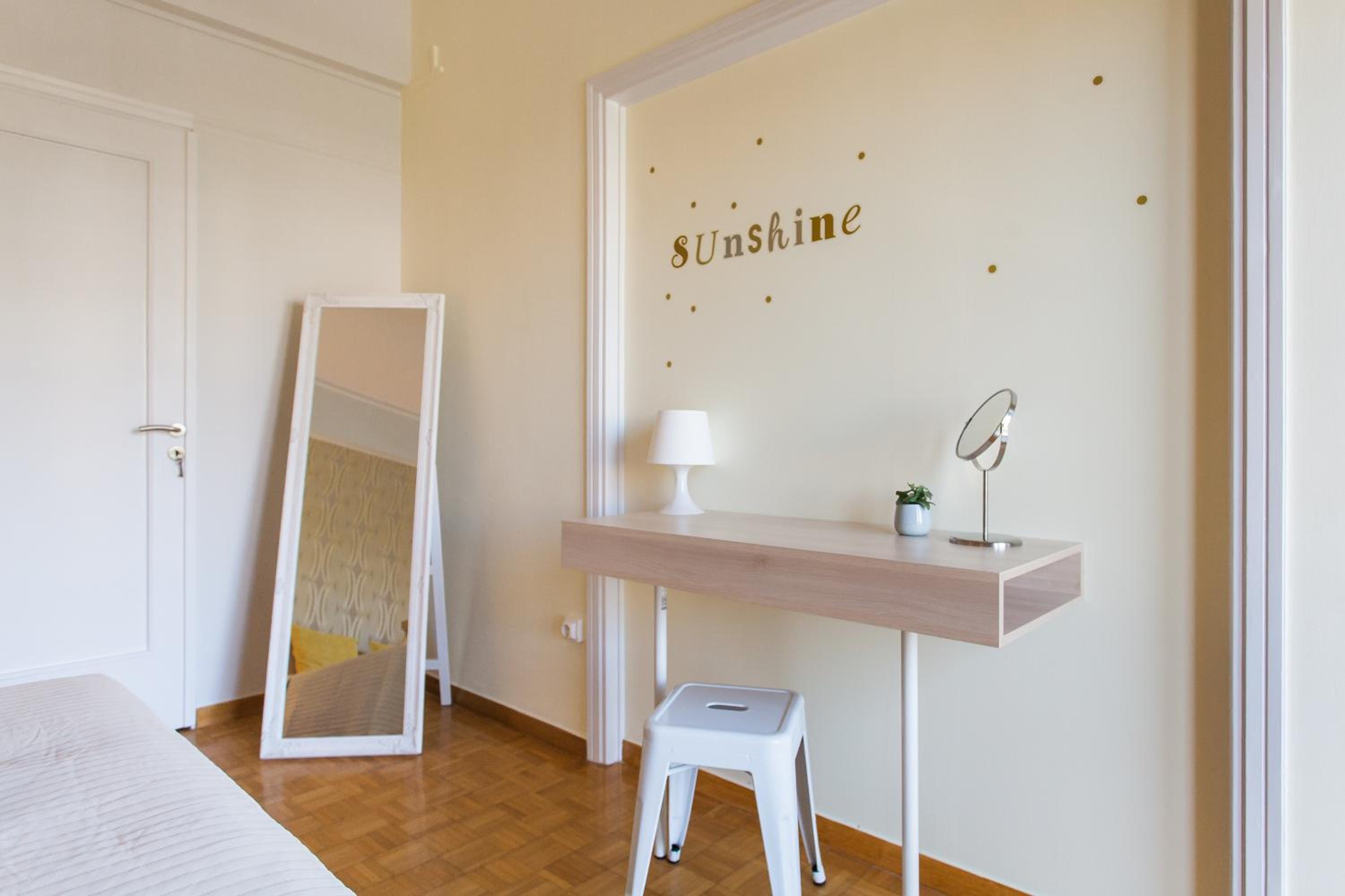 Museum of Modern Art Rooms in apartment, next to metro Suggrou Fix, walk to Acropolis