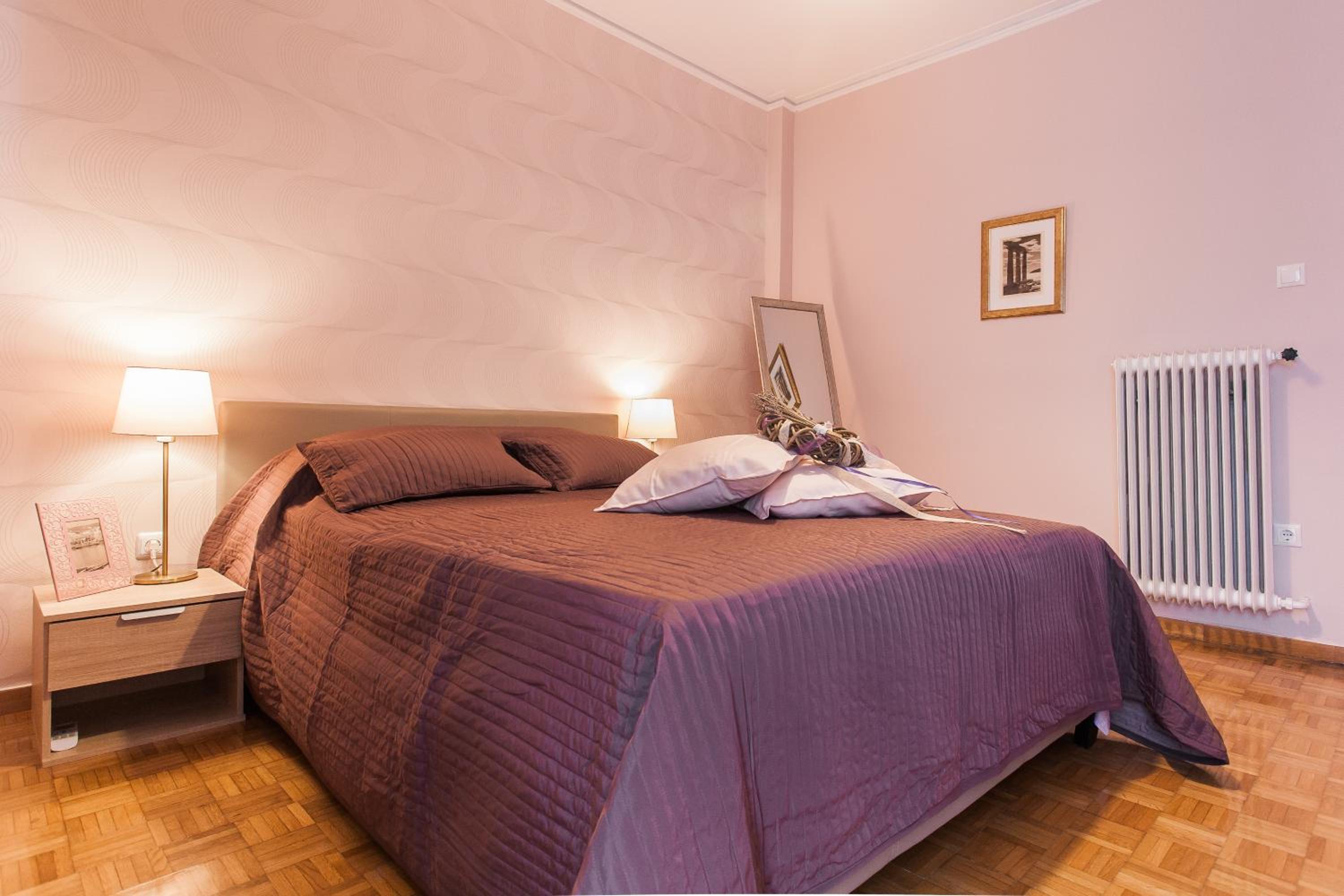 Museum of Modern Art Rooms in apartment, next to metro Suggrou Fix, walk to Acropolis