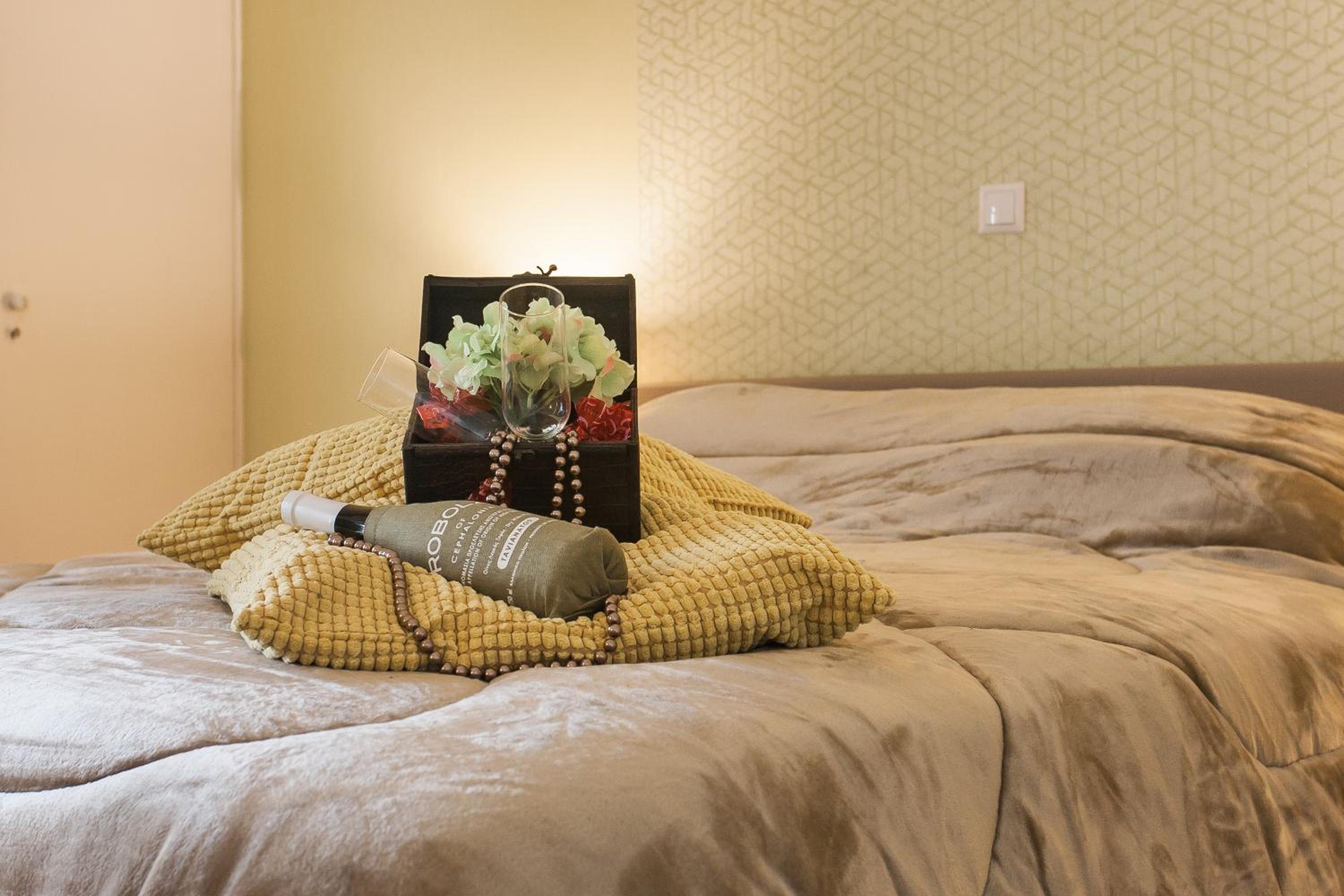 Museum of Modern Art Rooms in apartment, next to metro Suggrou Fix, walk to Acropolis