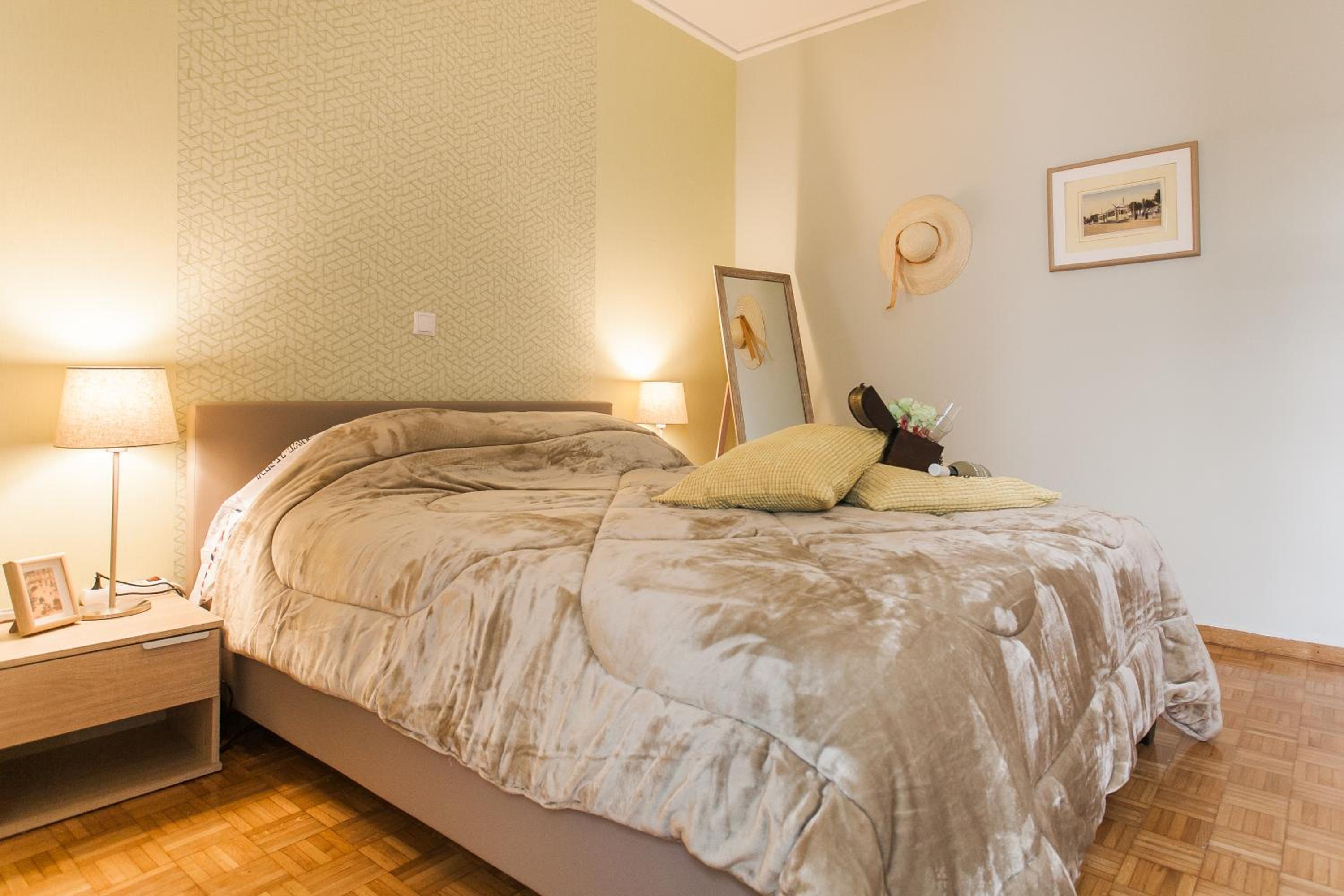 Museum of Modern Art Rooms in apartment, next to metro Suggrou Fix, walk to Acropolis