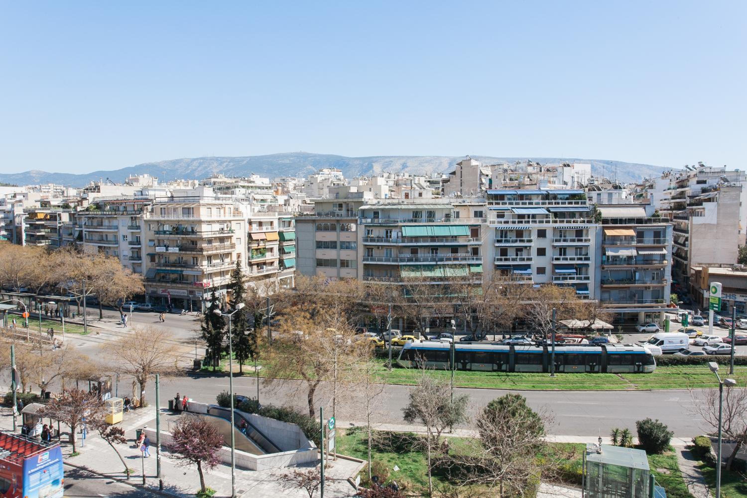 Museum of Modern Art Rooms in apartment, next to metro Suggrou Fix, walk to Acropolis