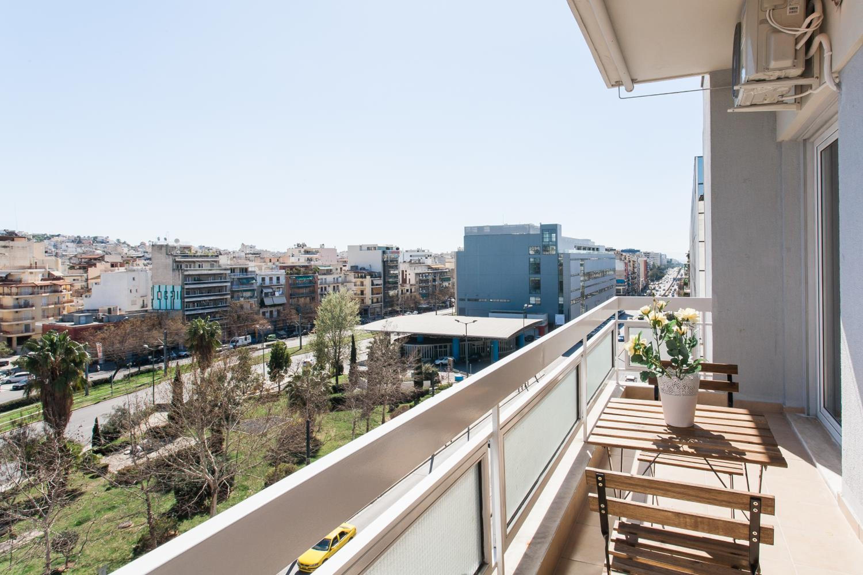 Museum of Modern Art Rooms in apartment, next to metro Suggrou Fix, walk to Acropolis