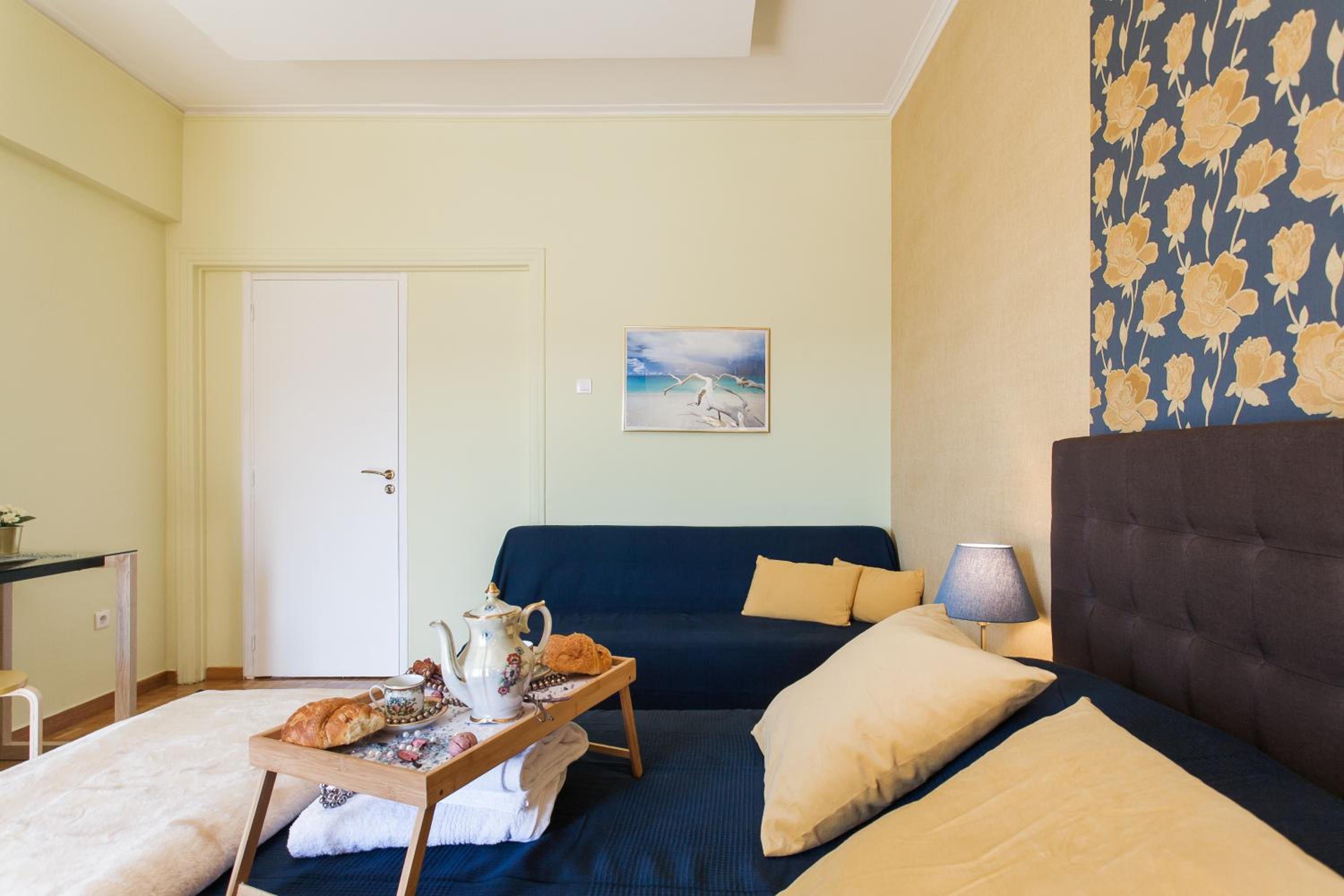 Museum of Modern Art Rooms in apartment, next to metro Suggrou Fix, walk to Acropolis