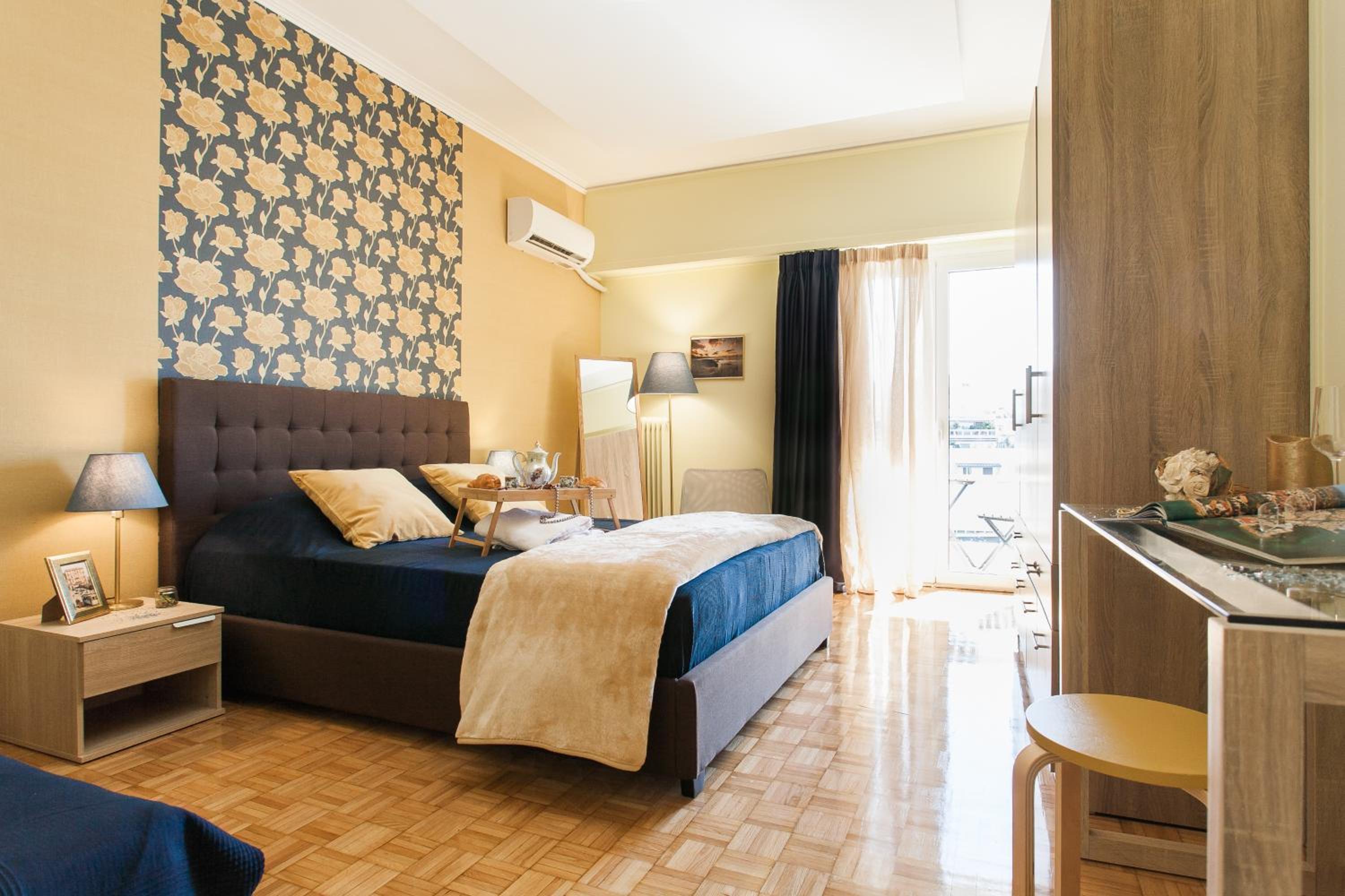 Museum of Modern Art Rooms in apartment, next to metro Suggrou Fix, walk to Acropolis