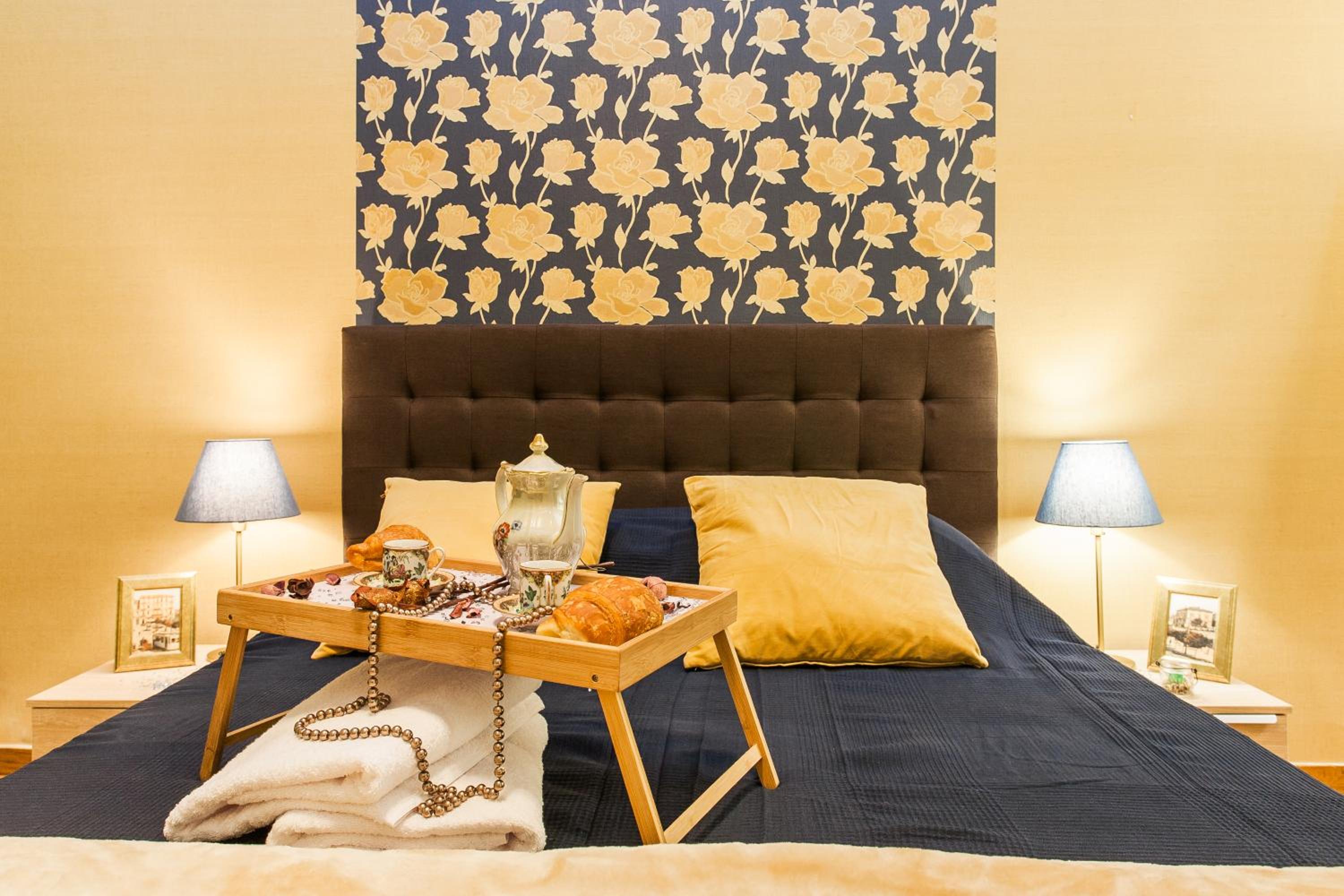 Museum of Modern Art Rooms in apartment, next to metro Suggrou Fix, walk to Acropolis