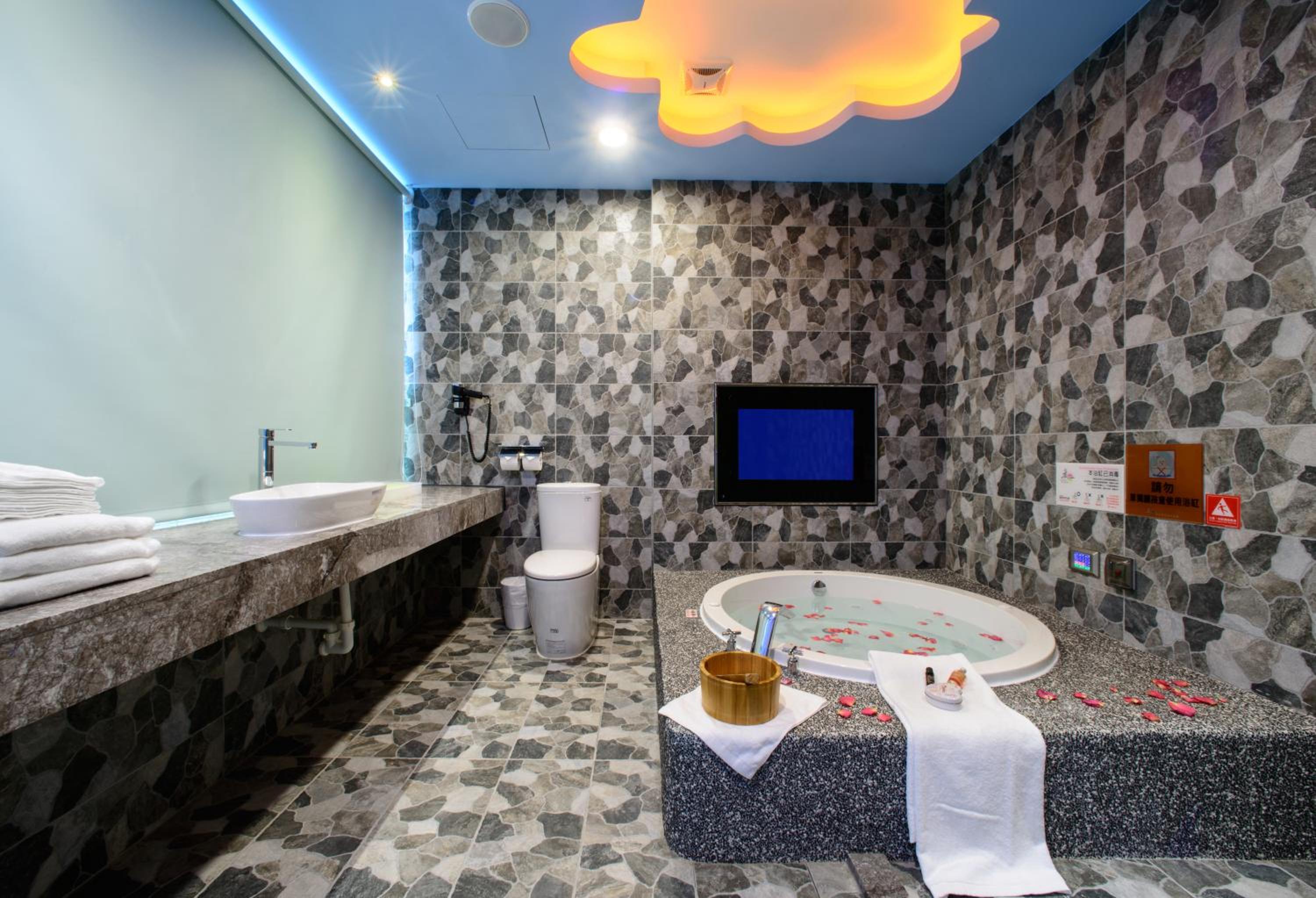 Chen He Motel