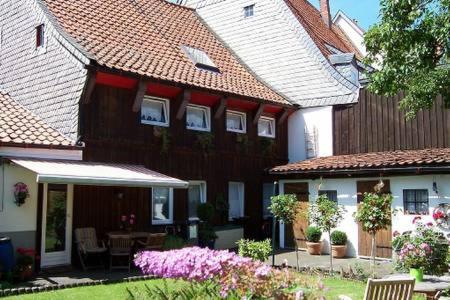 Altes Tagelöhnerhaus von 1510 mit Garten und Parkplatz