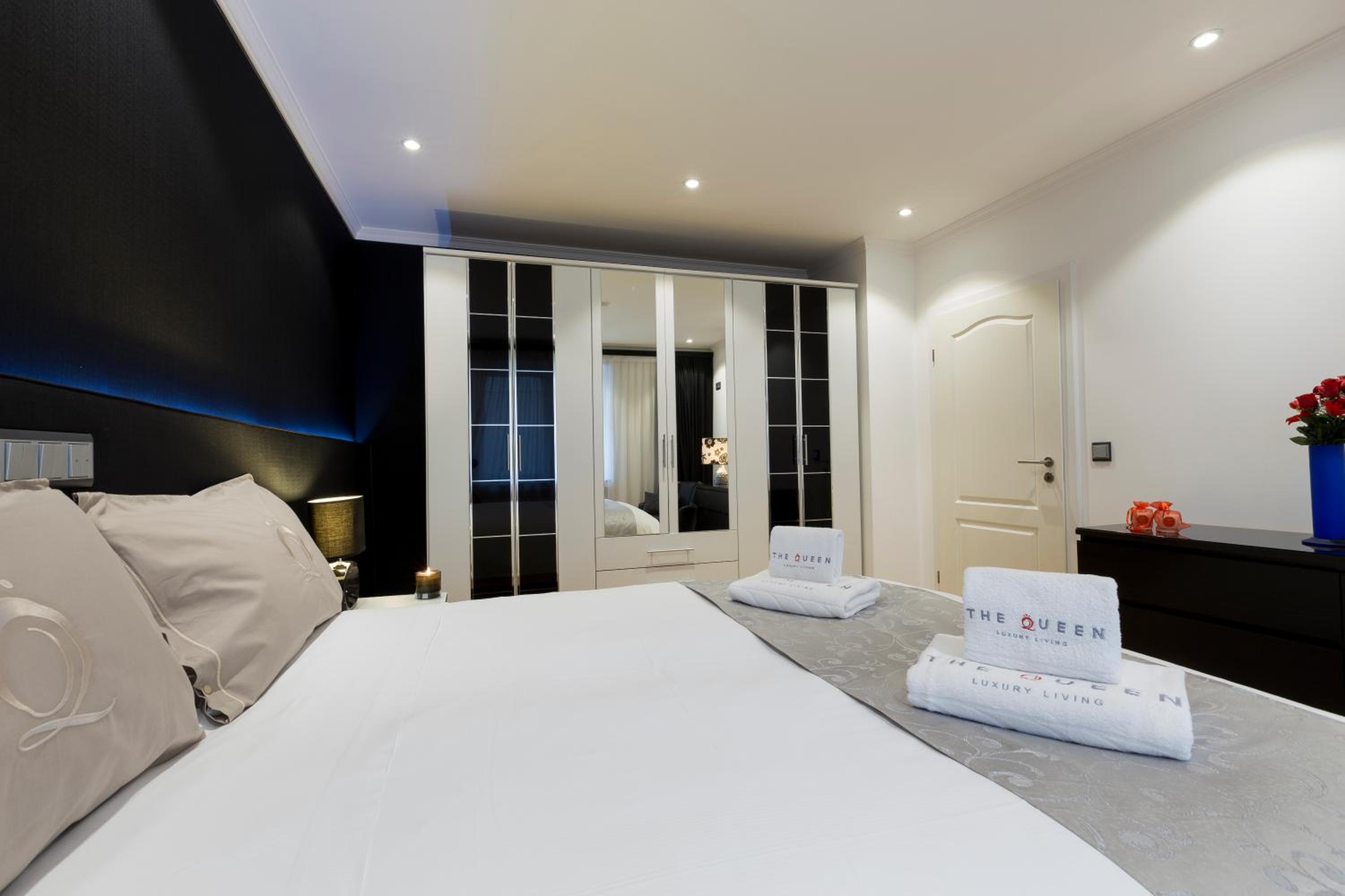 The Queen Luxury Apartments - Villa Cortina