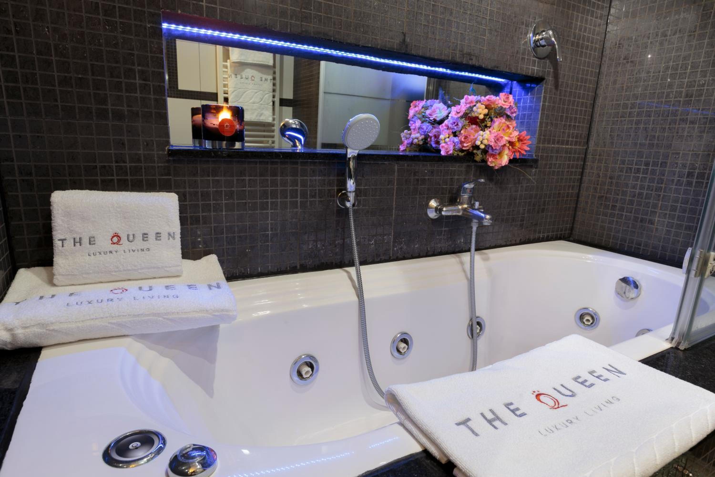 The Queen Luxury Apartments - Villa Cortina