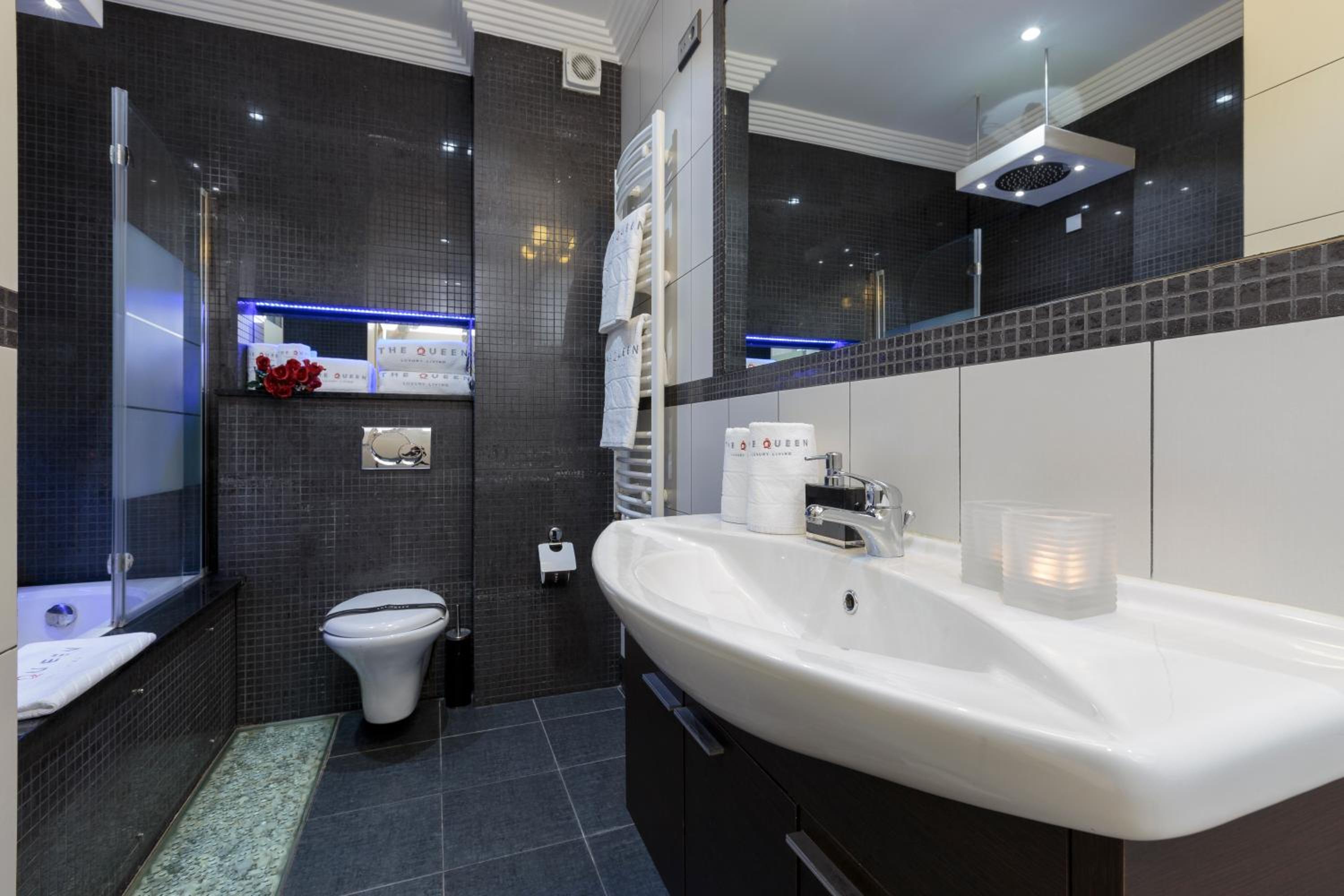 The Queen Luxury Apartments - Villa Cortina