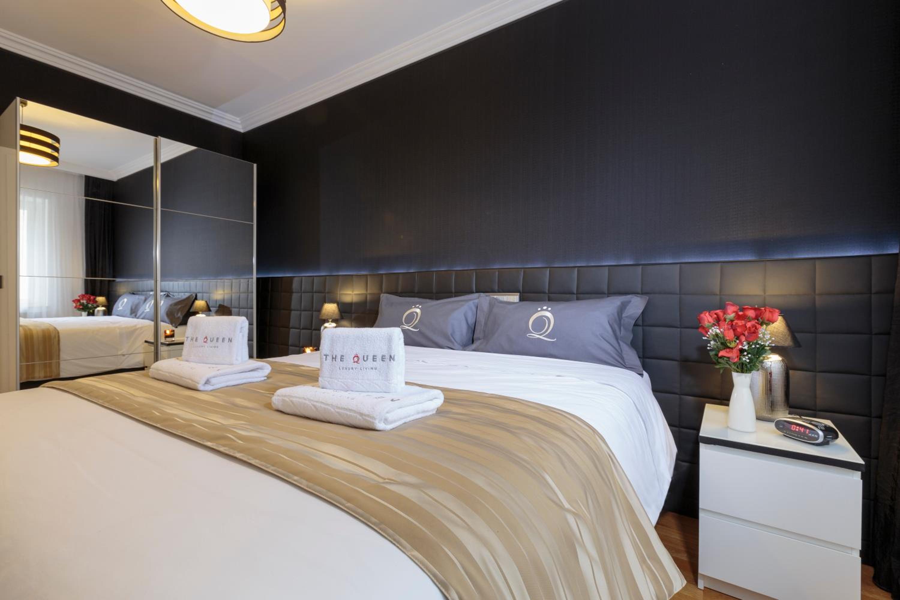 The Queen Luxury Apartments - Villa Cortina
