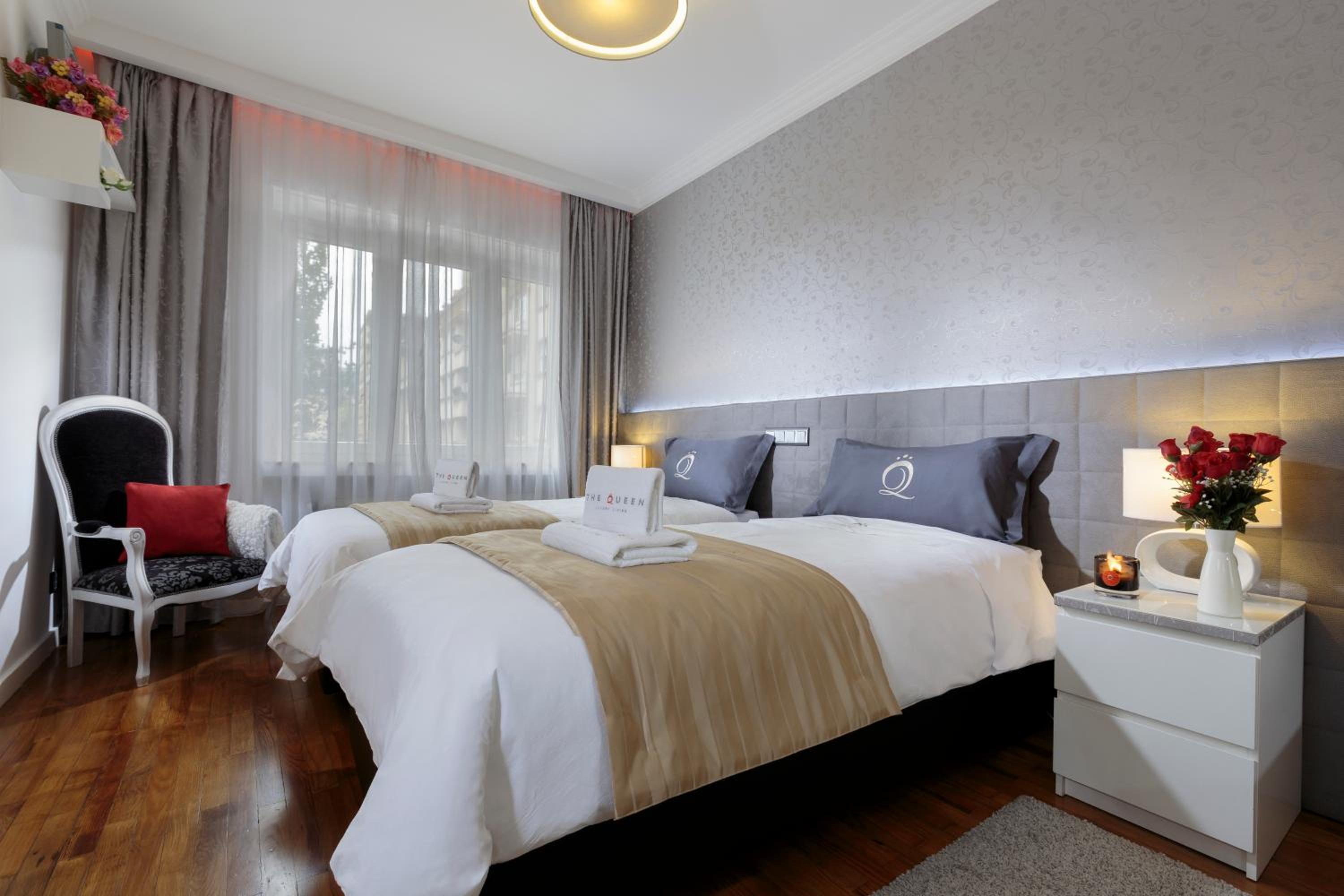 The Queen Luxury Apartments - Villa Cortina
