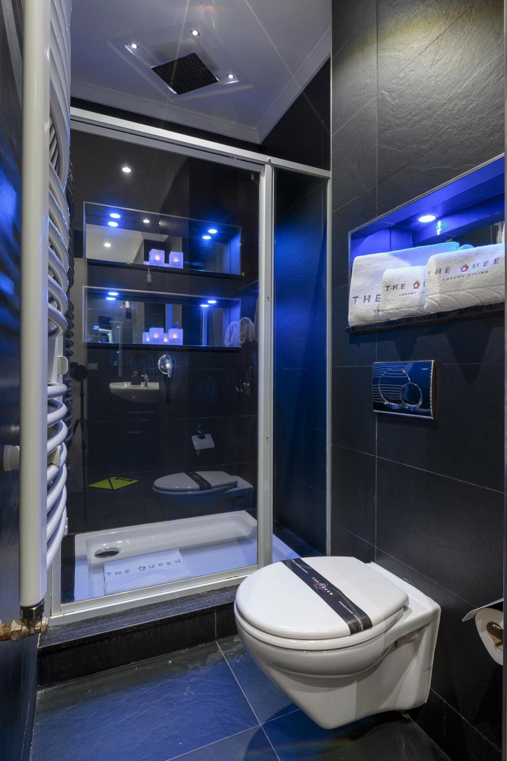 The Queen Luxury Apartments - Villa Cortina