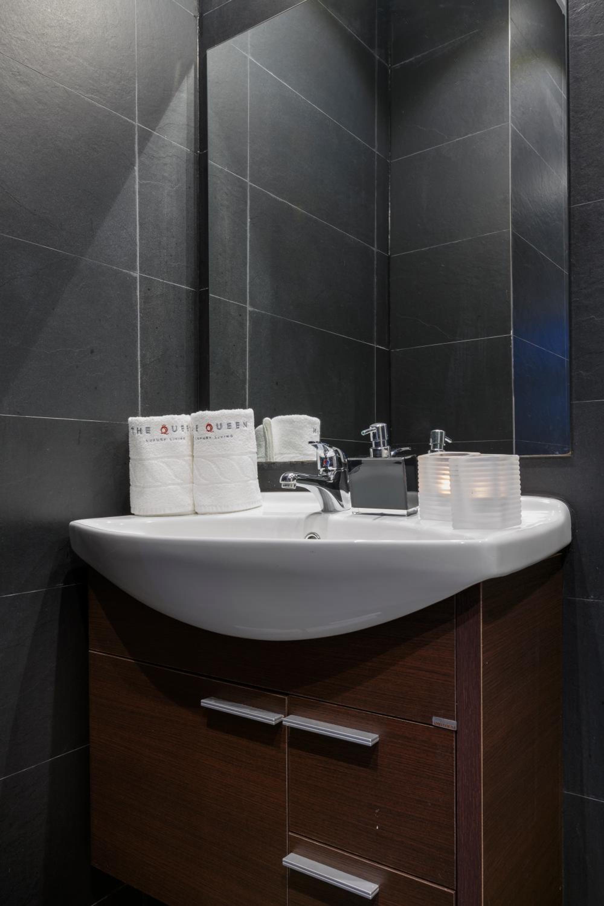 The Queen Luxury Apartments - Villa Cortina