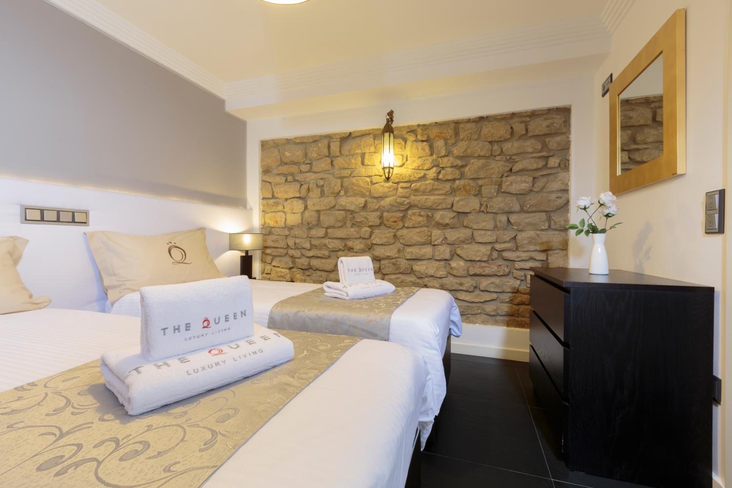 The Queen Luxury Apartments - Villa Cortina
