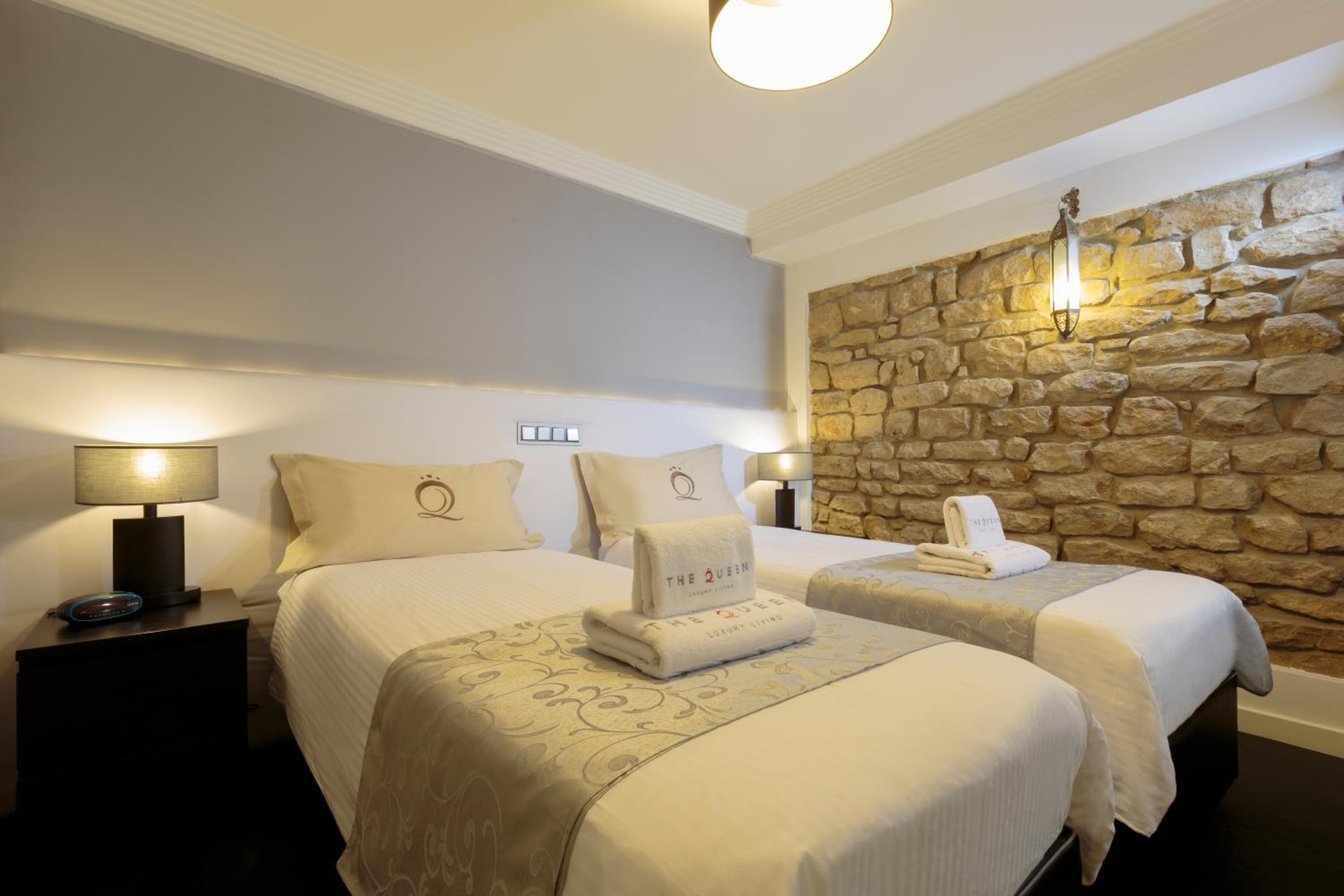 The Queen Luxury Apartments - Villa Cortina