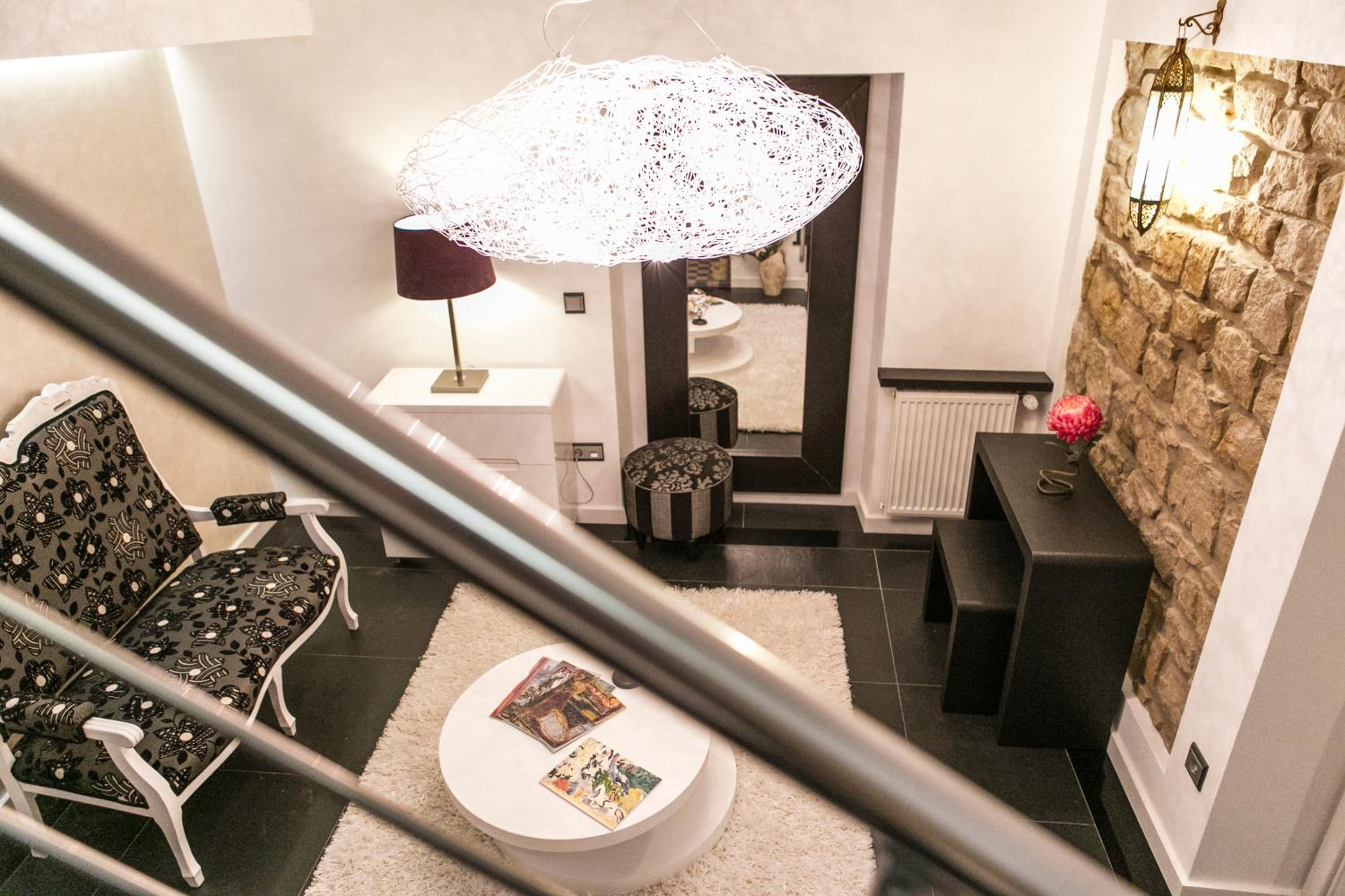 The Queen Luxury Apartments - Villa Cortina