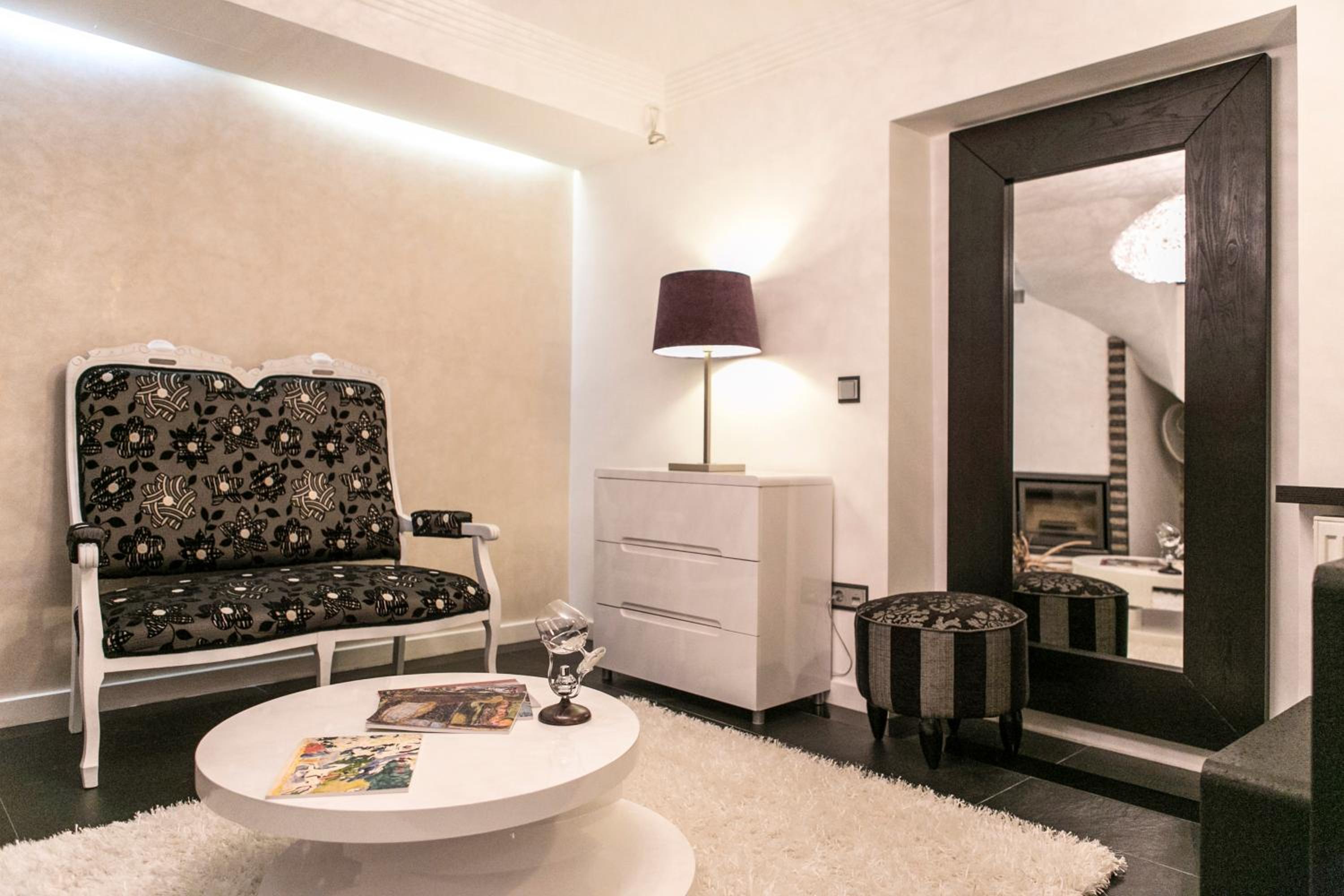 The Queen Luxury Apartments - Villa Cortina