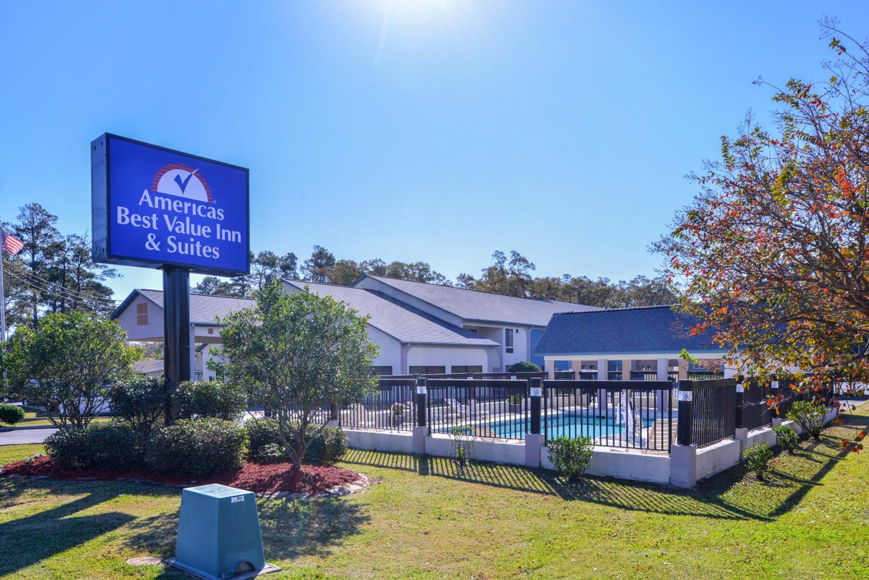 Monroe Vacations - Americas Best Value Inn  Suites Bastrop - Property Image 1