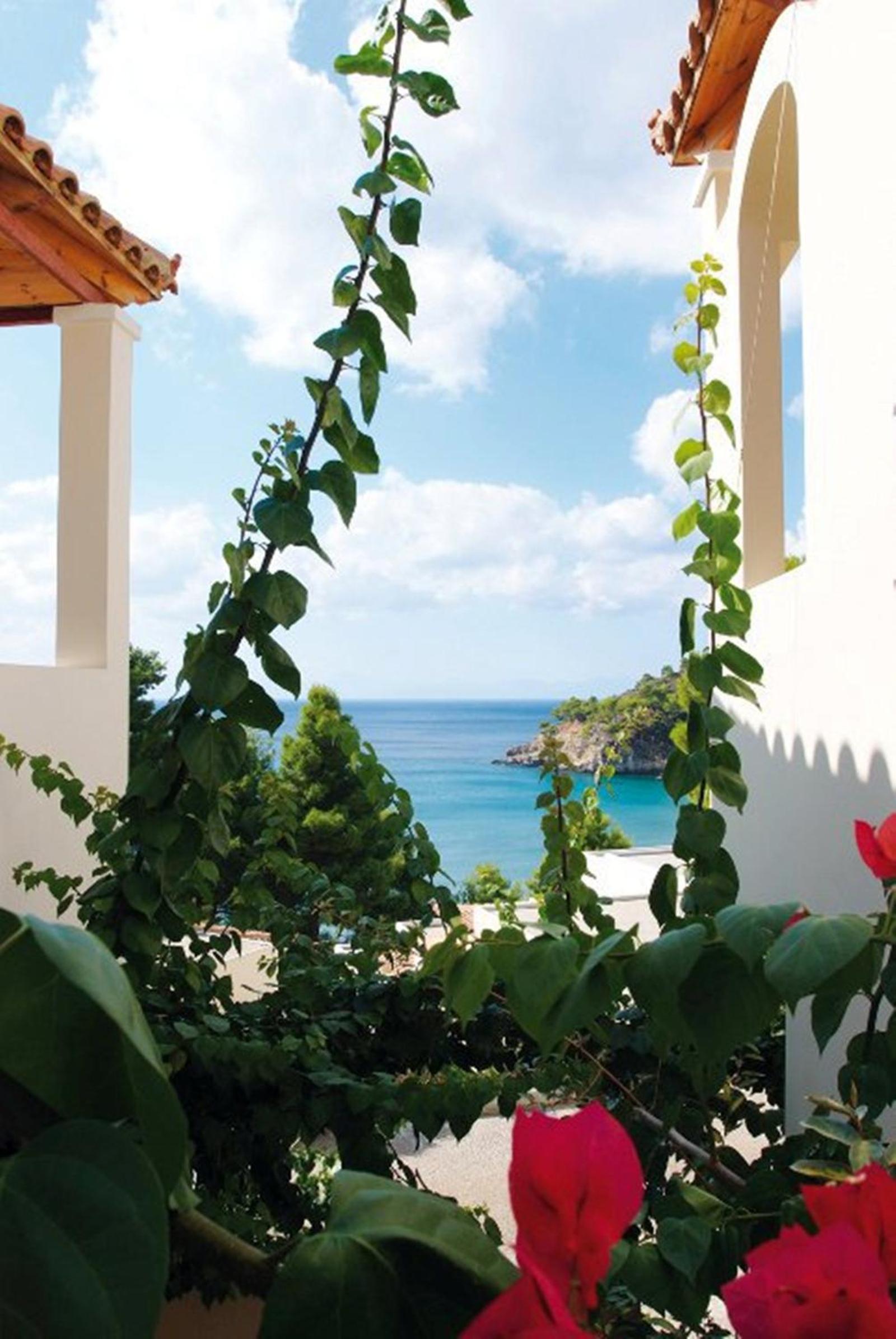Alonissos Beach Bungalows And Suites Hotel