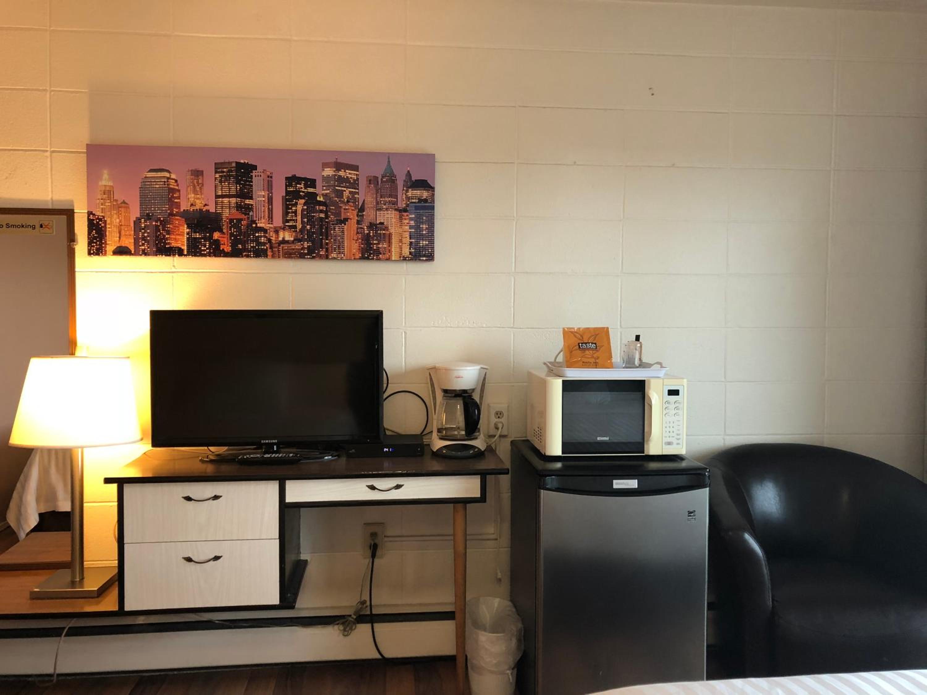 Holiday House Motel